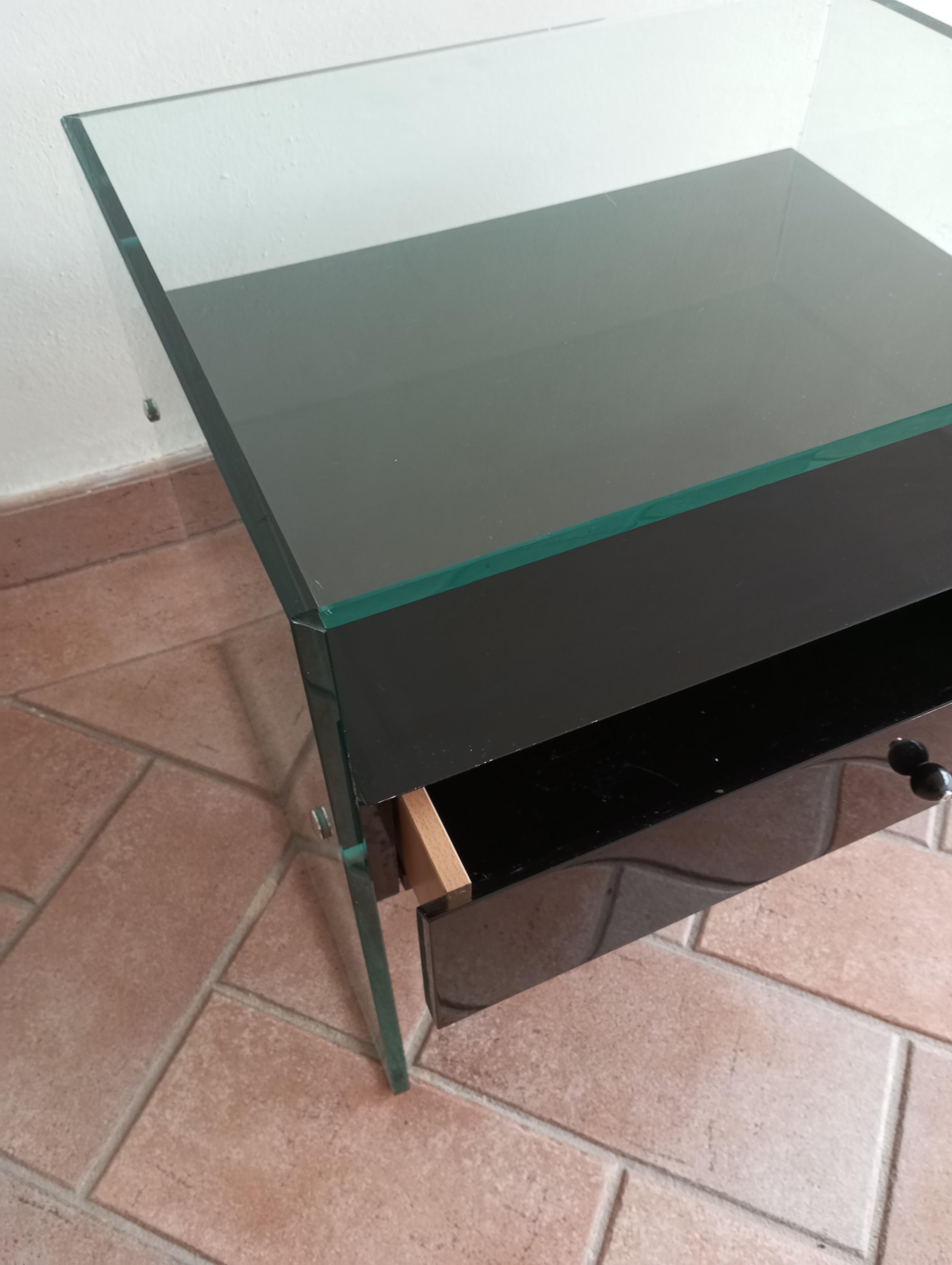 Secret' Nachttisch aus Glas und schwarz lackiertem Holz. Italien in den 1990er Jahren im Zustand „Gut“ im Angebot in Firenze, FI