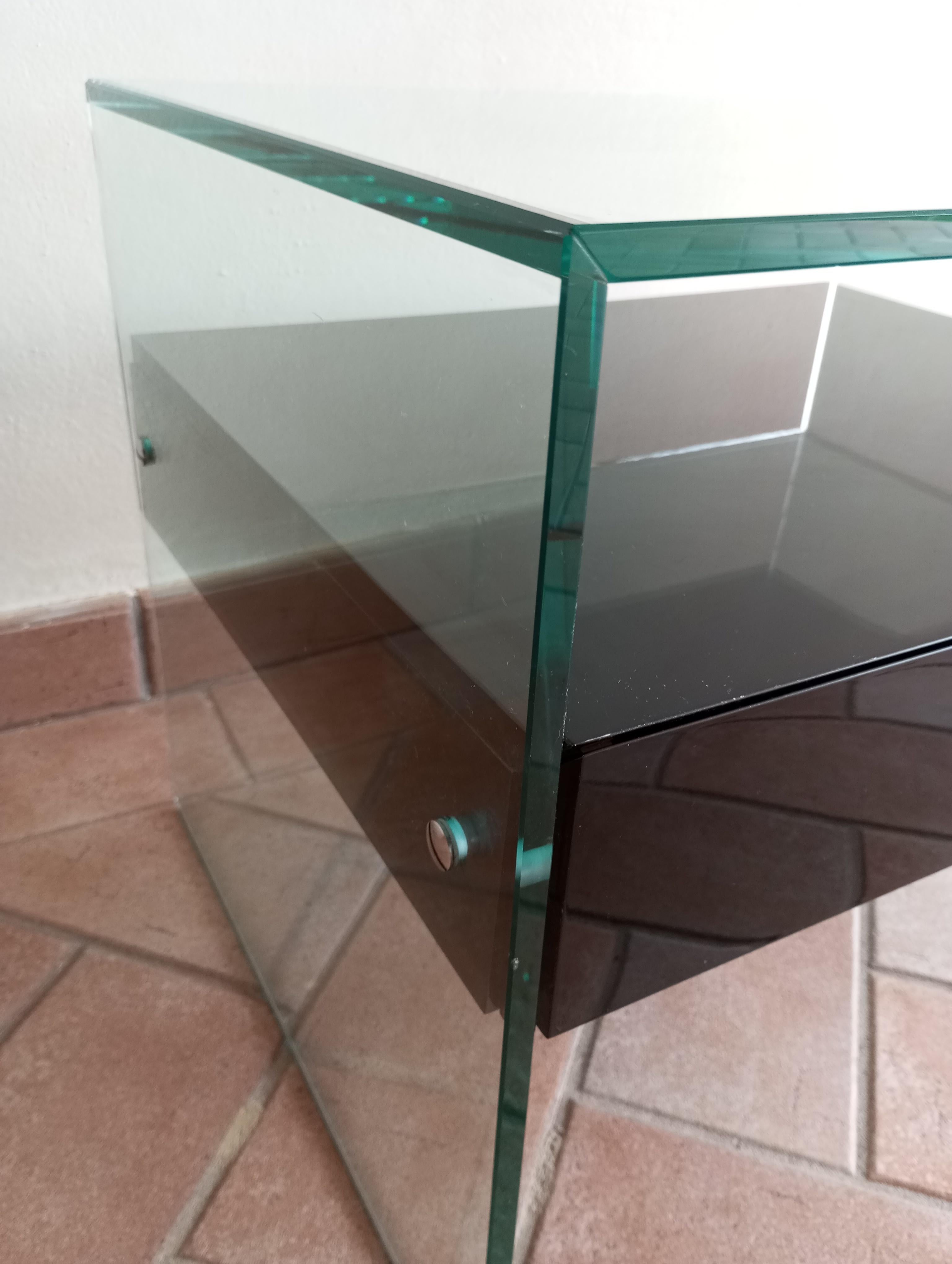 Secret' Nachttisch aus Glas und schwarz lackiertem Holz. Italien in den 1990er Jahren im Angebot 4