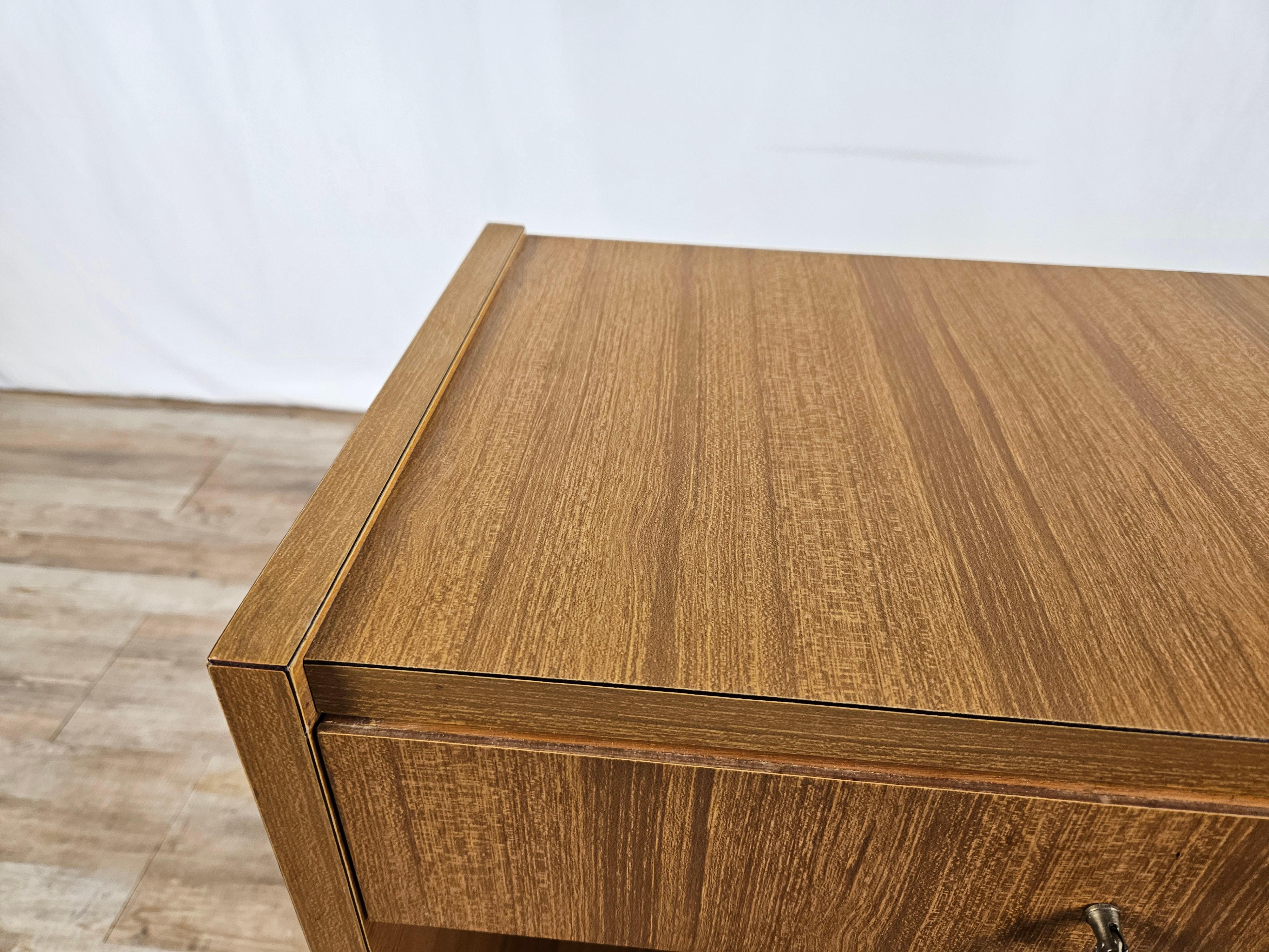 Brass 1980s single nightstand with drawer and open compartment For Sale