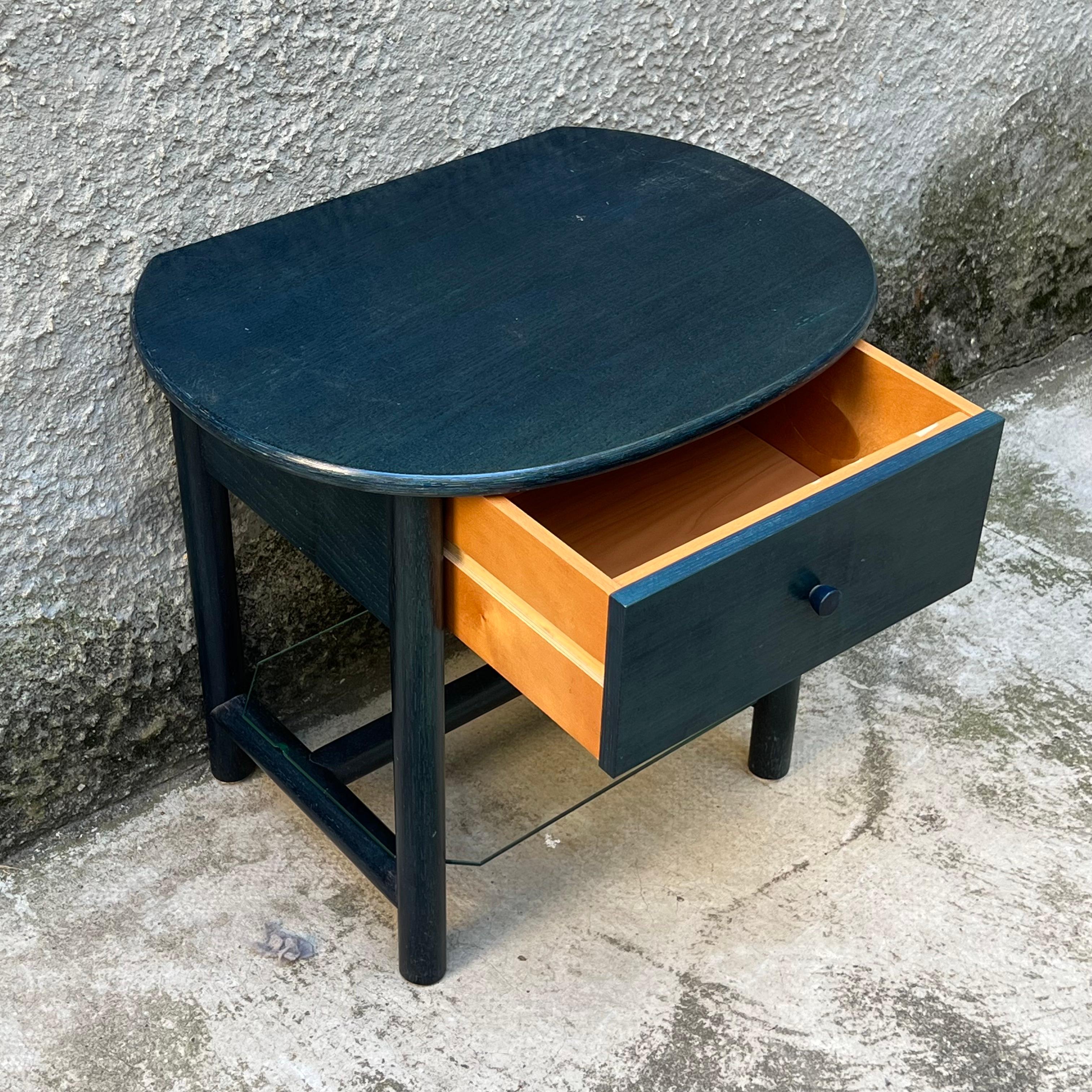 Single Nightstand in Wood and Glass Top by Roberti Rattan - Italy - 1980s In Good Condition For Sale In Milano, IT