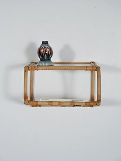 Table de chevet suspendue en bambou des années 1960