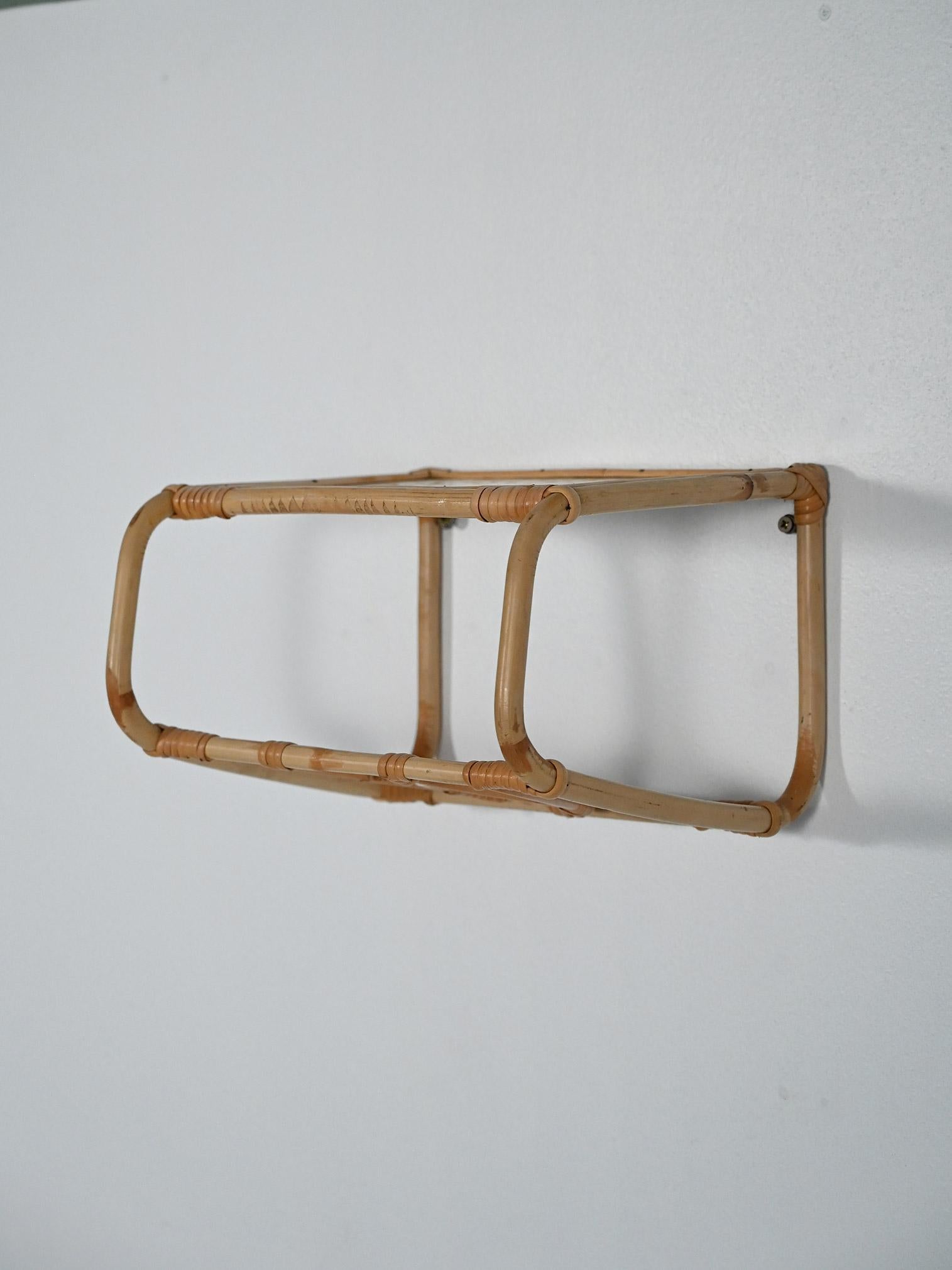 Scandinave Comodino sospeso in bambù anni ’60 en vente