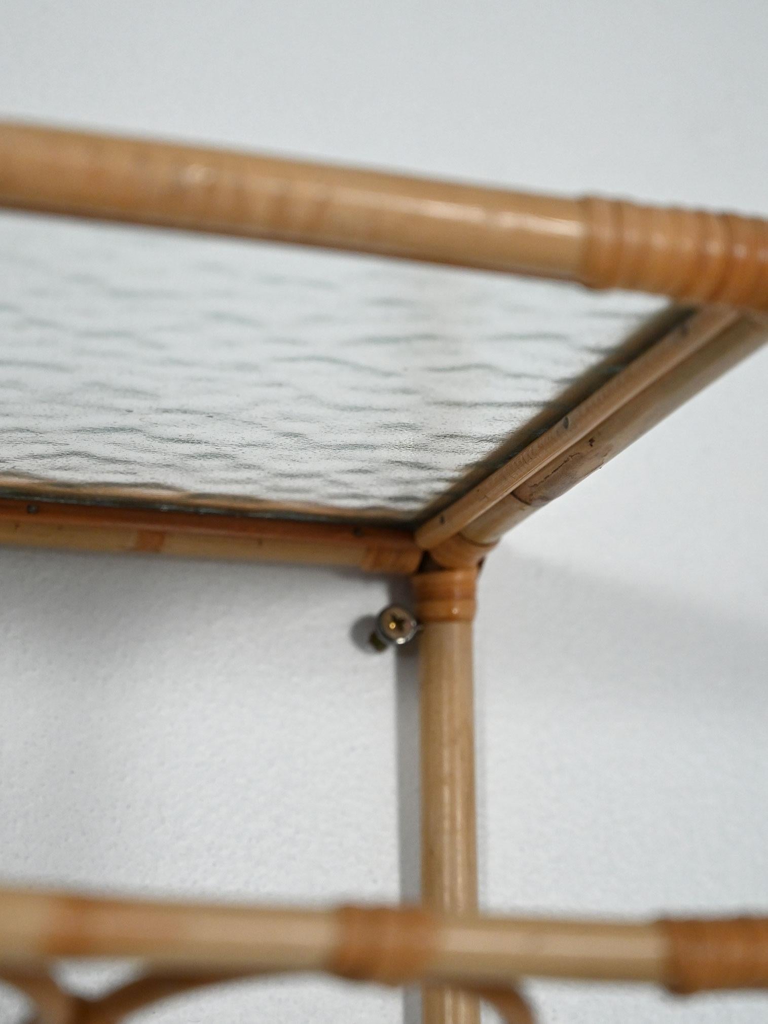 Comodino sospeso in bambù anni ’60 en vente 1