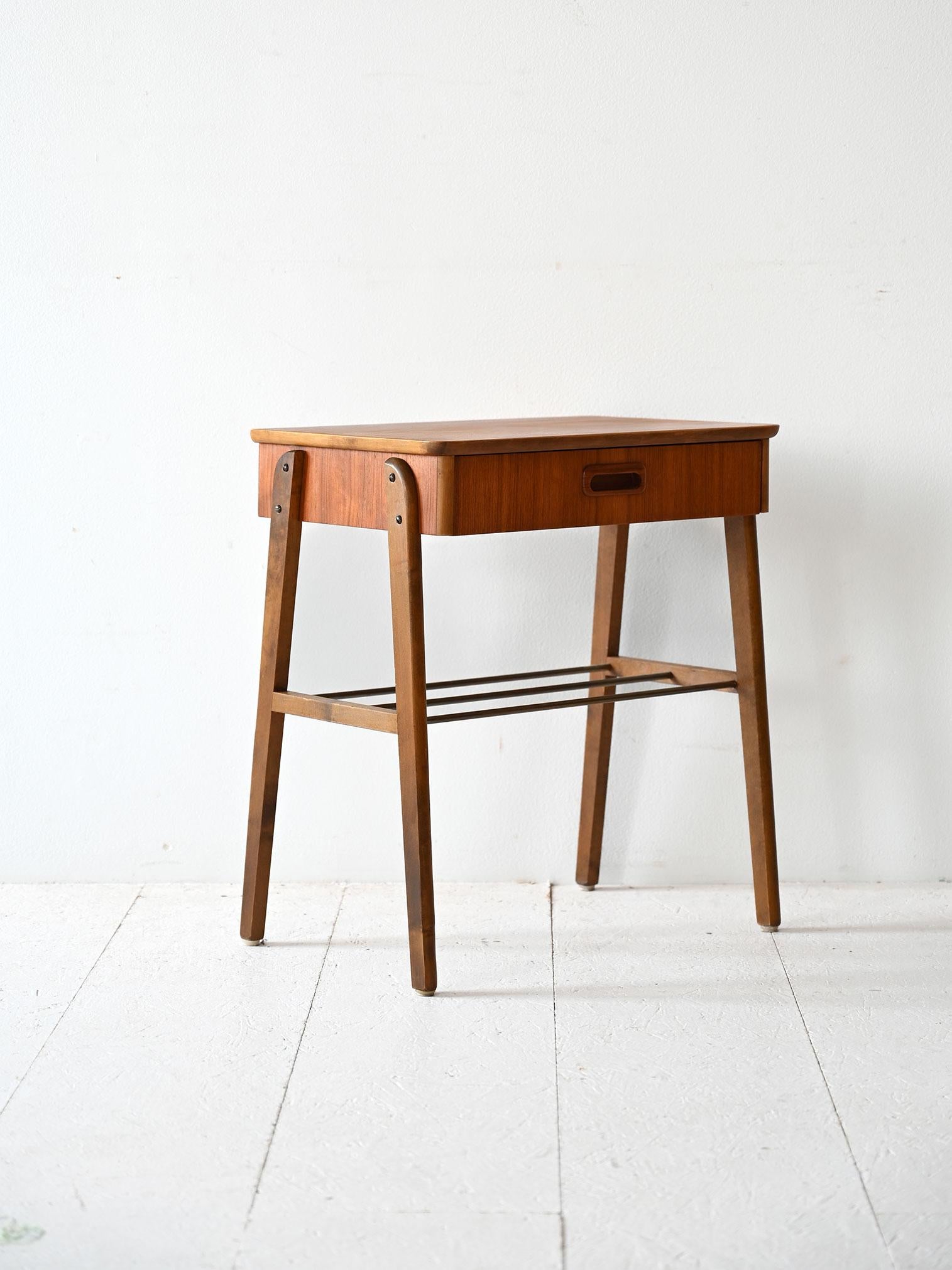 Scandinave moderne Table de chevet suédoise 1960 en vente
