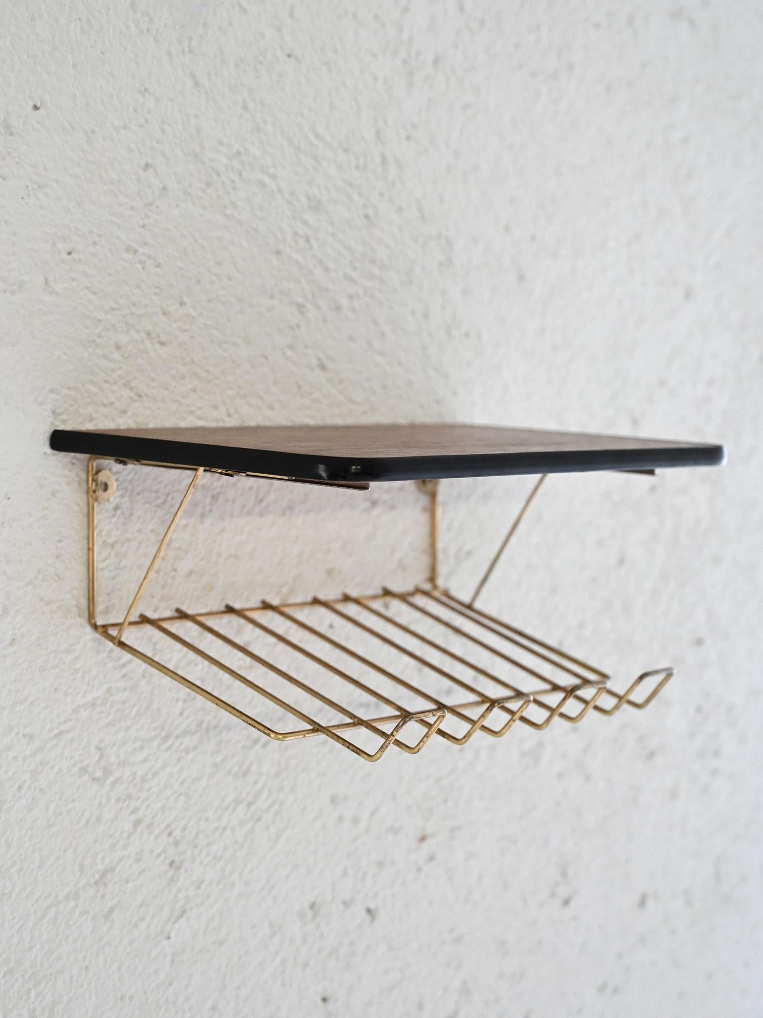Scandinave moderne Table de chevet murale vintage en vente