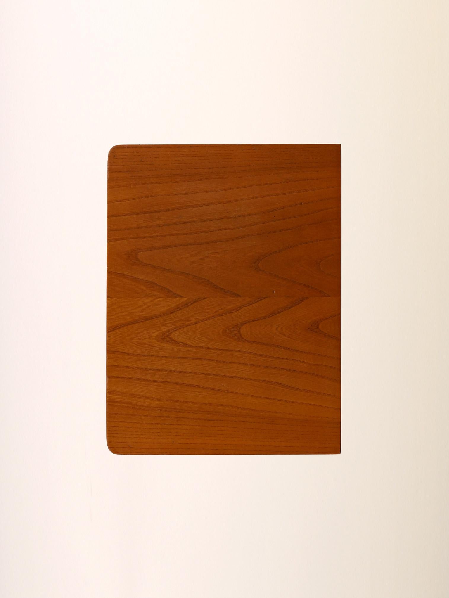 Table de chevet vintage avec tiroir et double étagère en vente 4