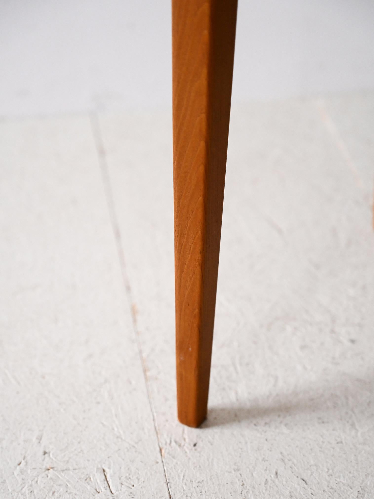Table de chevet vintage avec tiroir et double étagère en vente 1