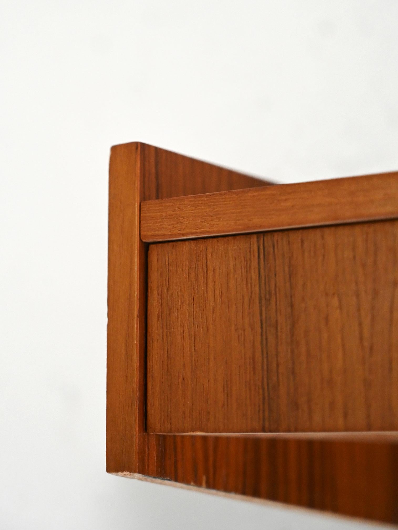 Table de chevet vintage à suspendre Bon état - En vente à Brescia, IT