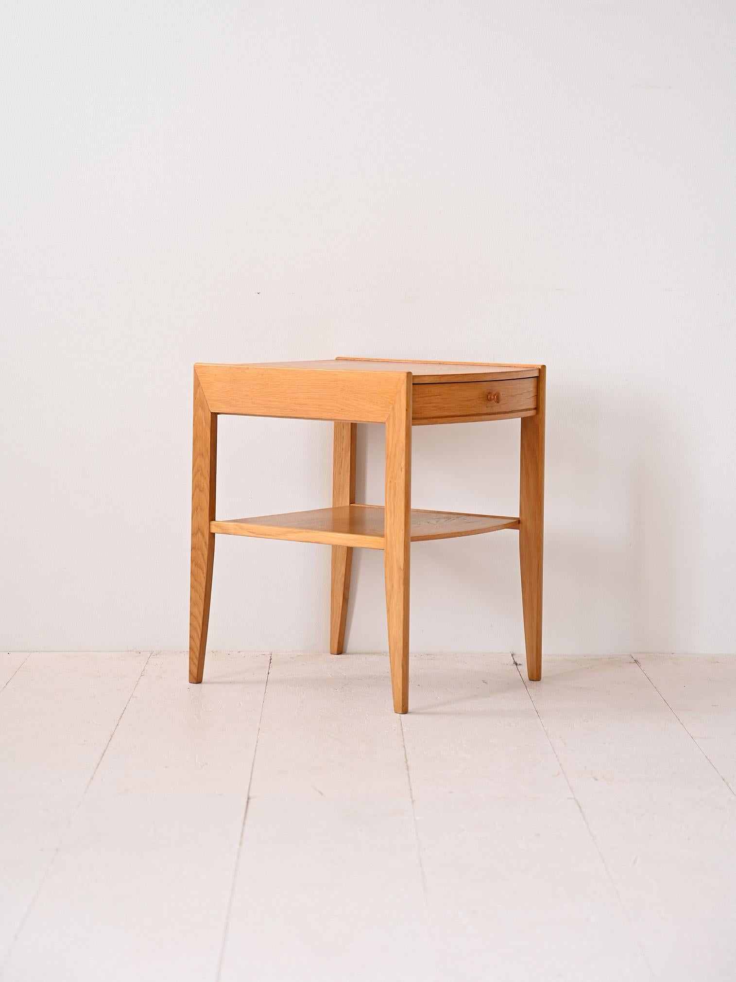 Scandinavo moderno Comodino vintage in rovere in vendita
