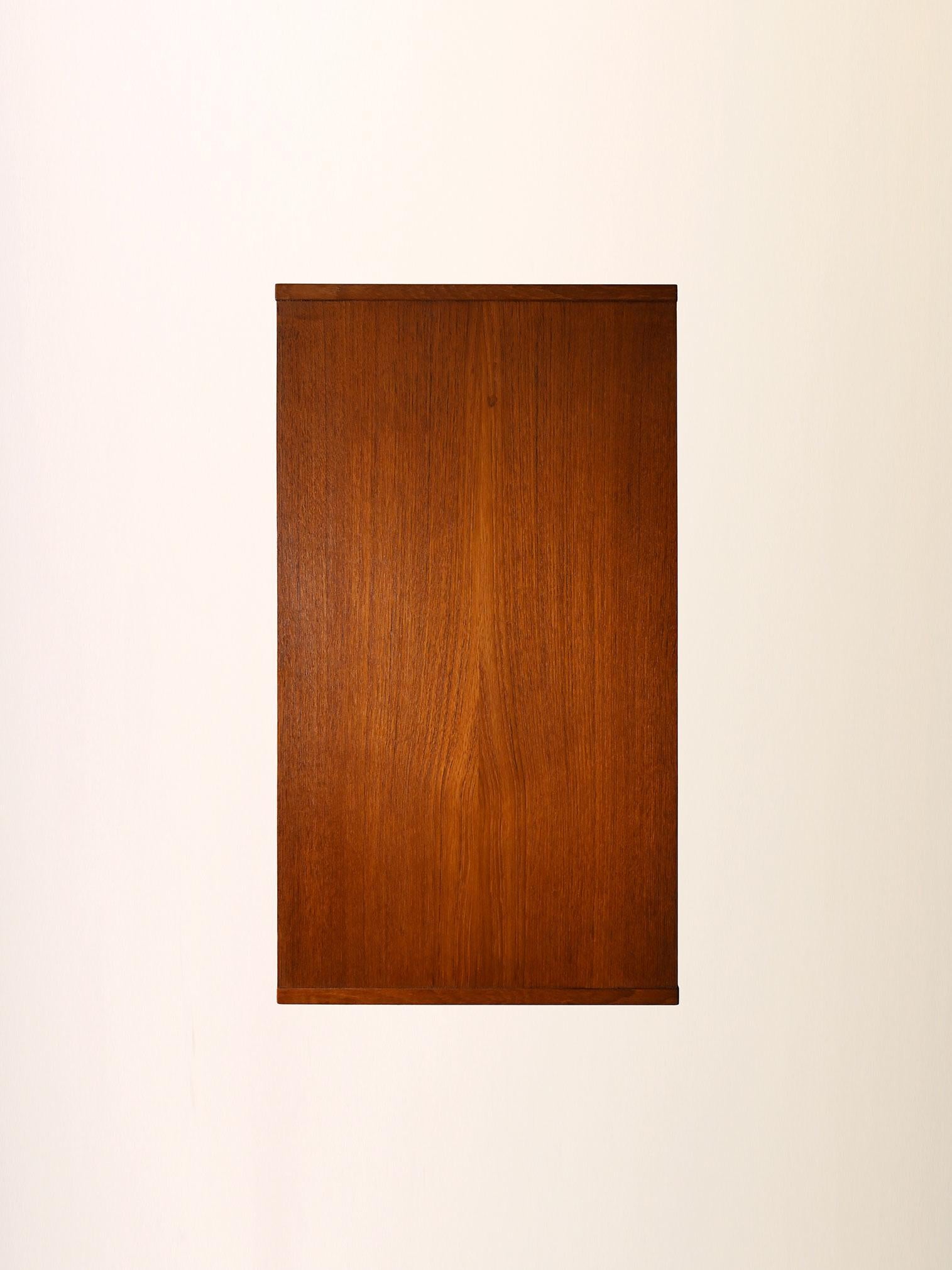Table de chevet vintage scandinave à trois tiroirs en vente 2
