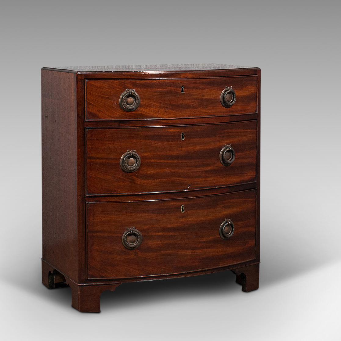 Compact Antique Chest of Drawers, English, Mahogany, Bedside Stand, Georgian 7