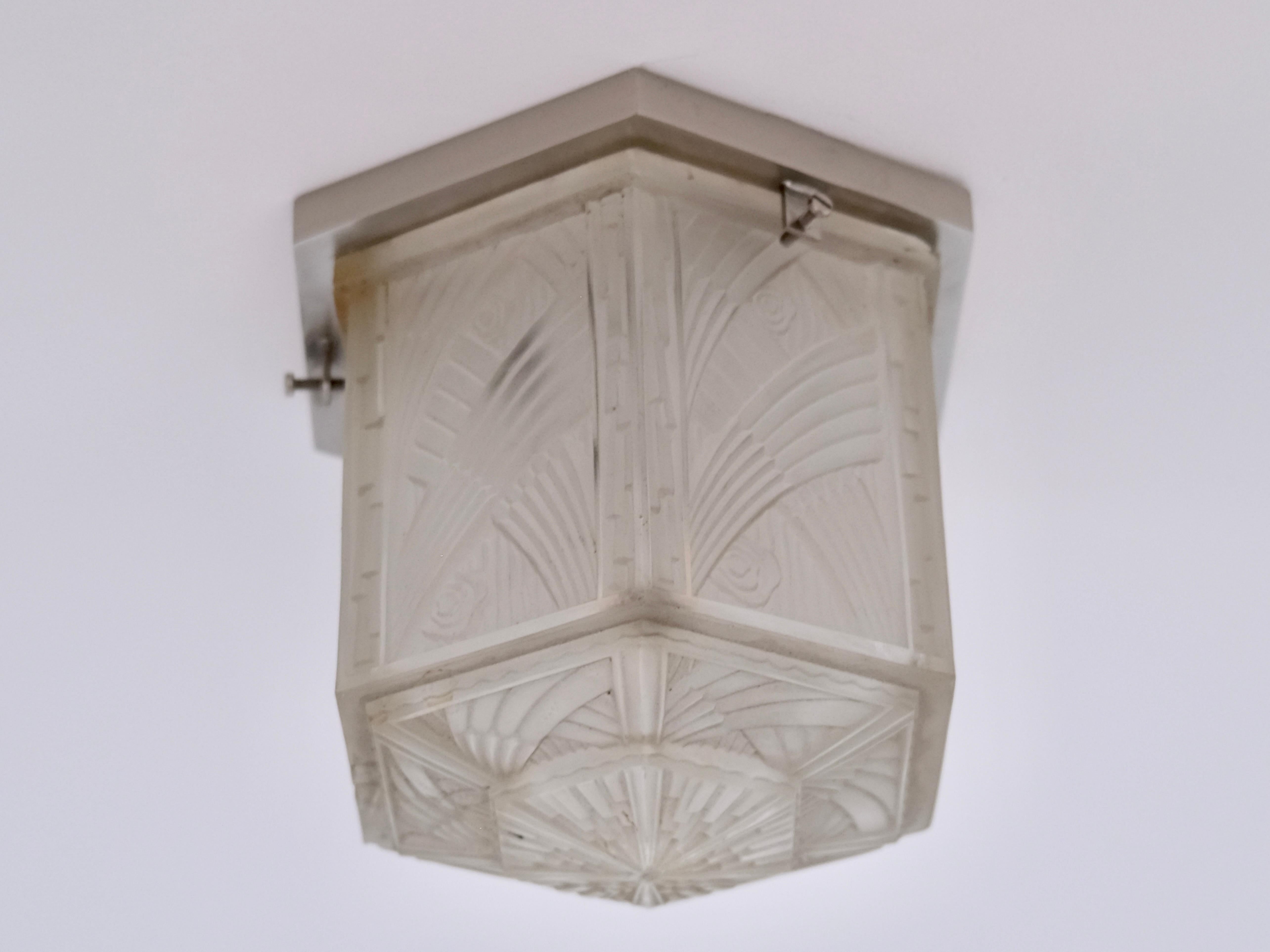 French Compact Art Deco Ceiling Lamp, Hexagonal Pressed Glass, France 1930s For Sale