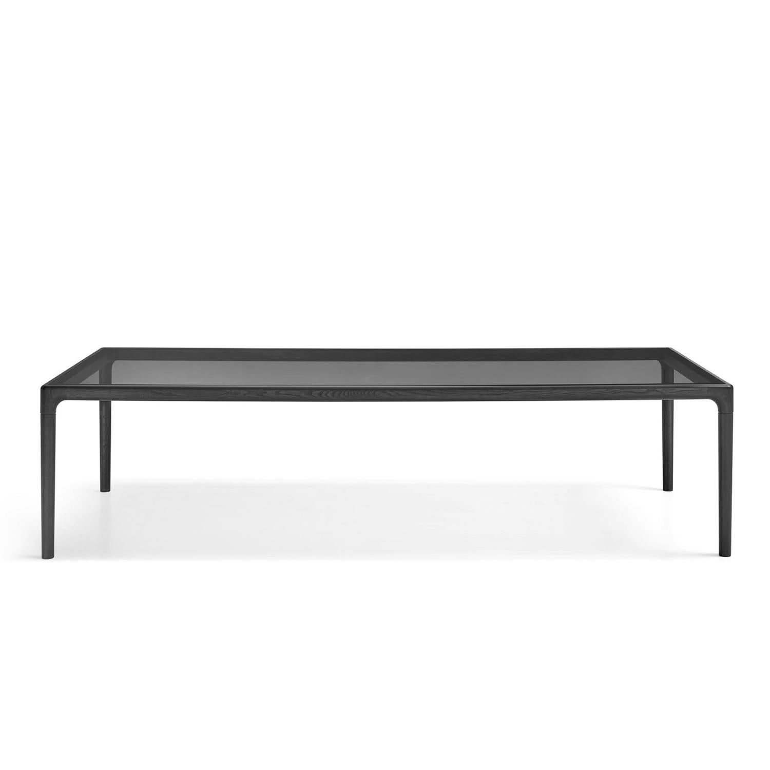 Table à manger compacte noire avec structure en 
bois massif teinté noir, avec 8 mm d'épaisseur. 
plateau de table en verre épais, finition bronze. Verre 
Capacité maximale : 100 kilos.
Également disponible sur demande avec une structure solide