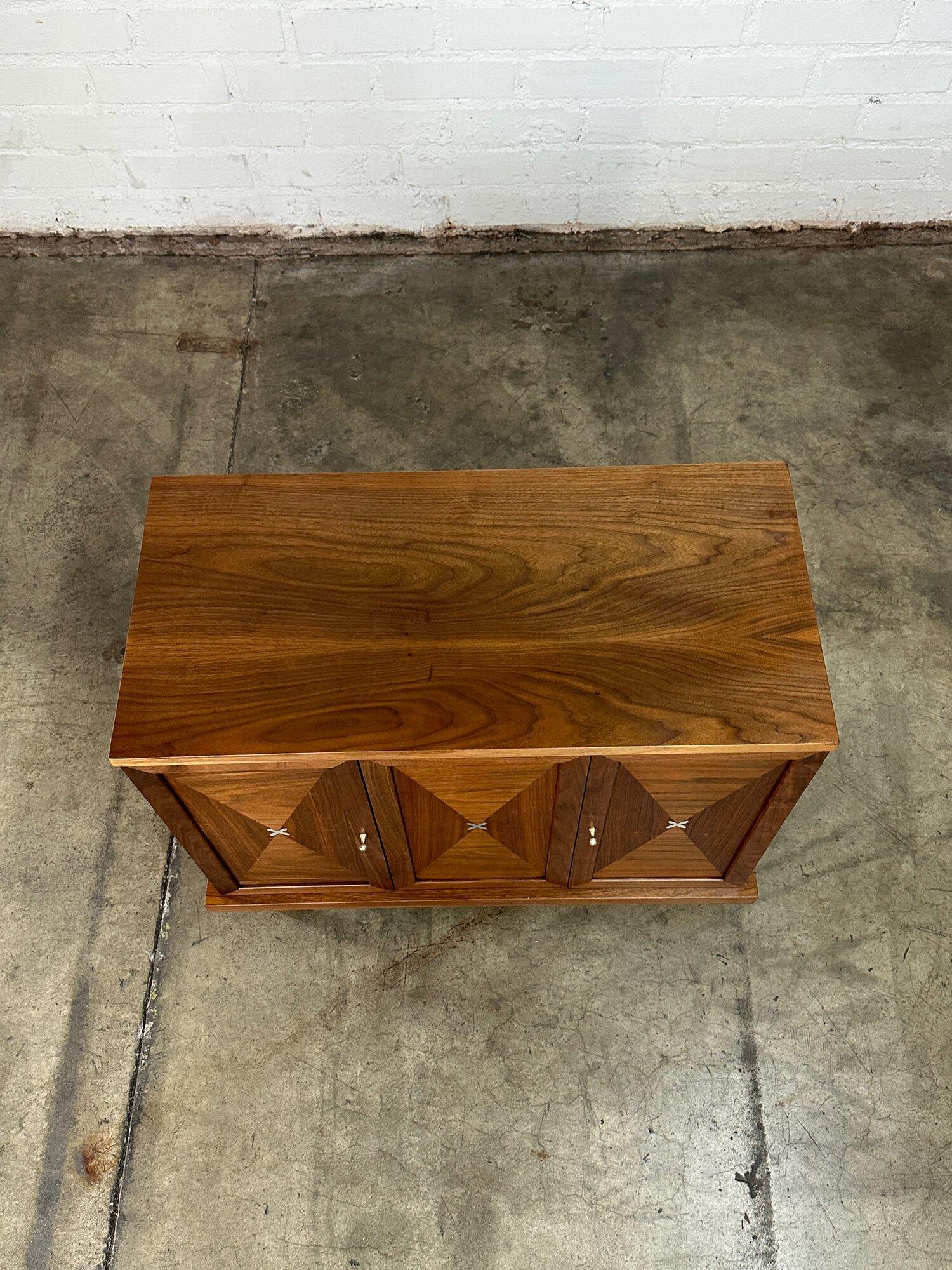Compact Credenza by American of Martinsville In Good Condition For Sale In Los Angeles, CA
