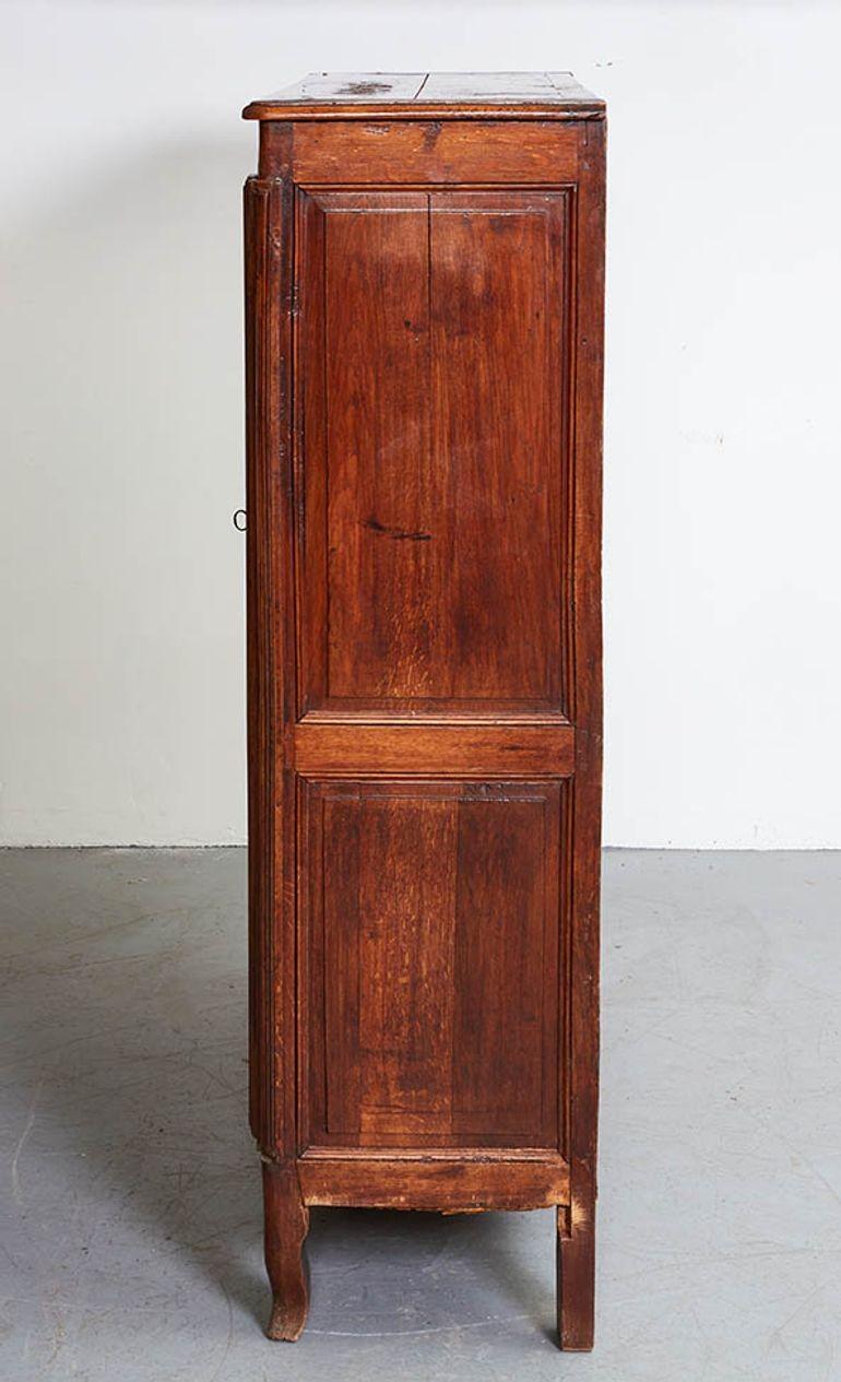 Francese Compatto Inizio del XIX secolo. Armadio Oak in vendita