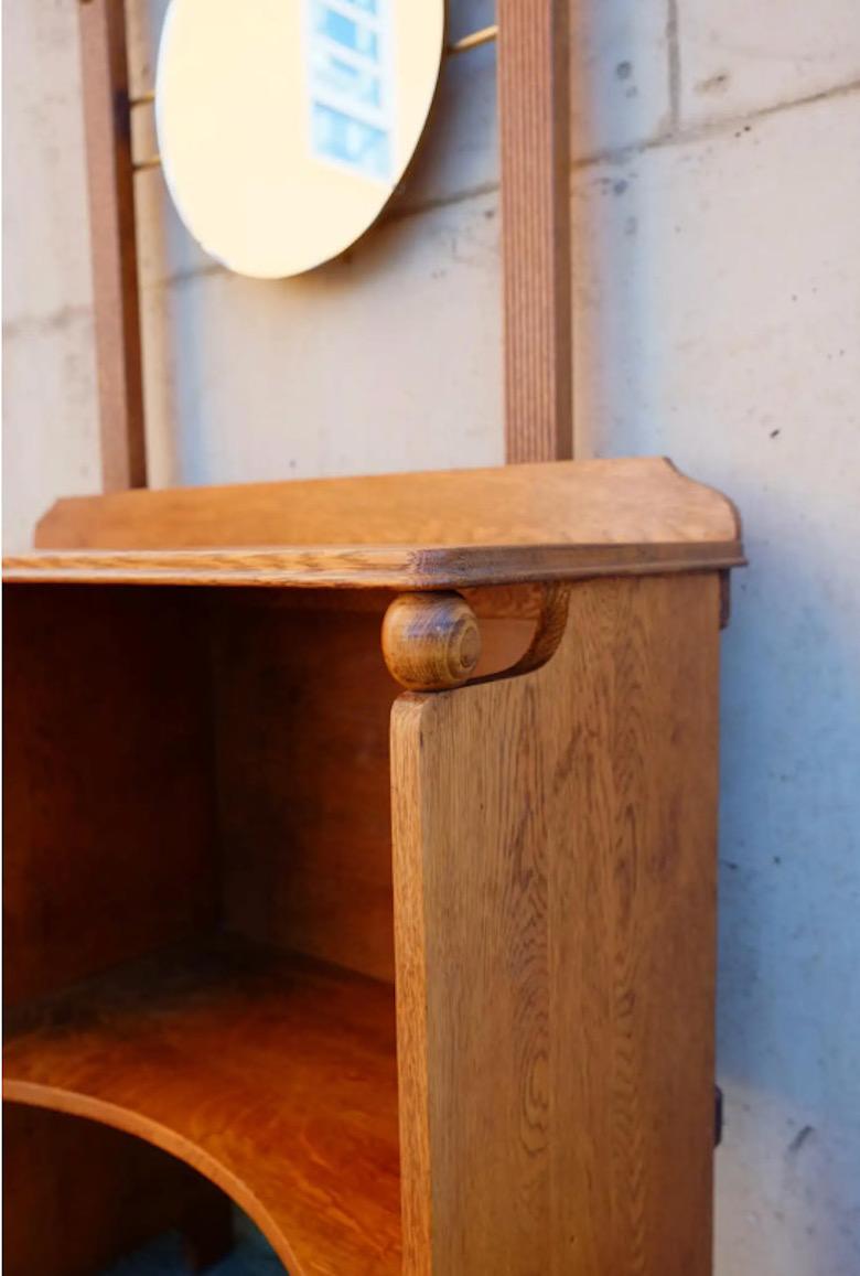 Compact English Arts & Crafts 1920er Jahre Eichenholz-Schminktisch / Waschtisch / Schminktisch (Handgeschnitzt) im Angebot