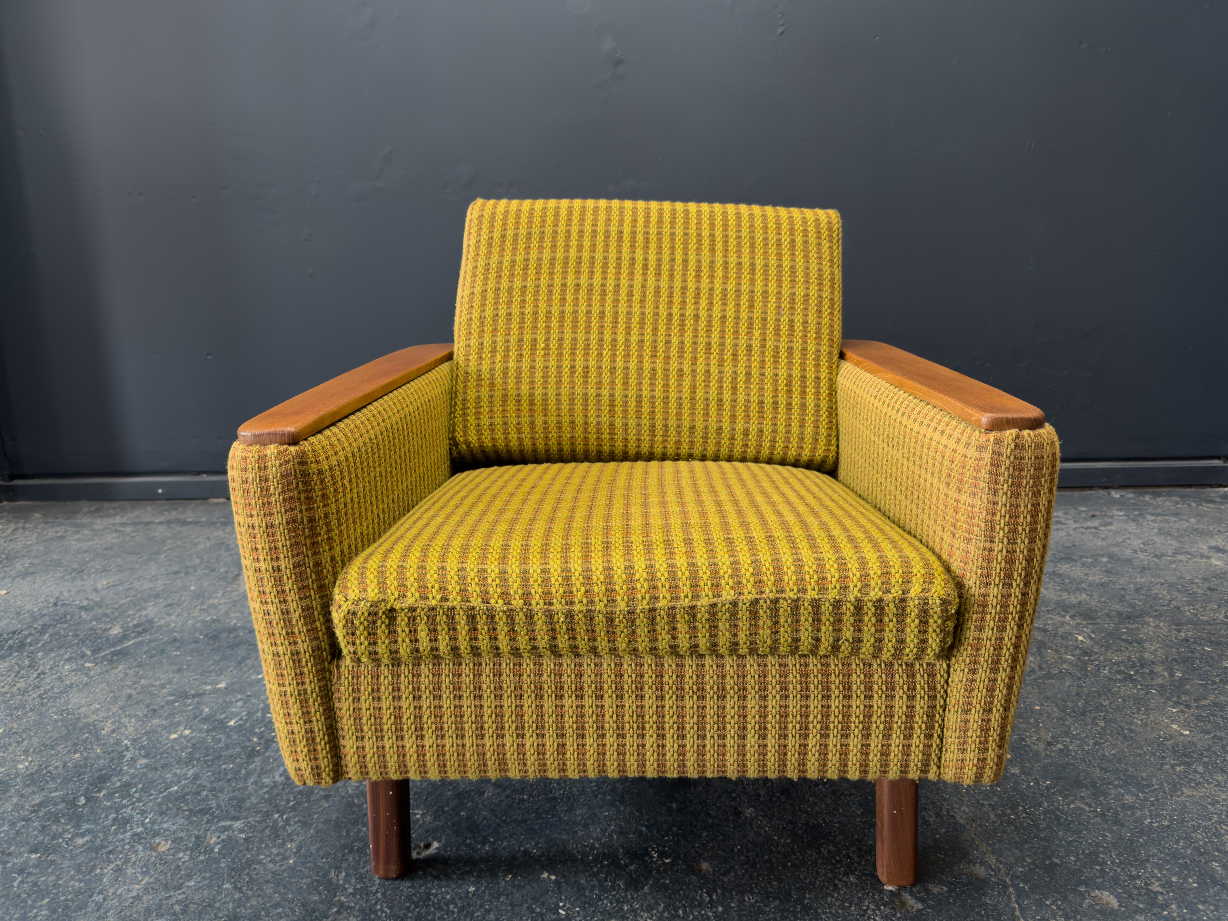 Sillón Compacto Verde y Teca Tapicería en venta