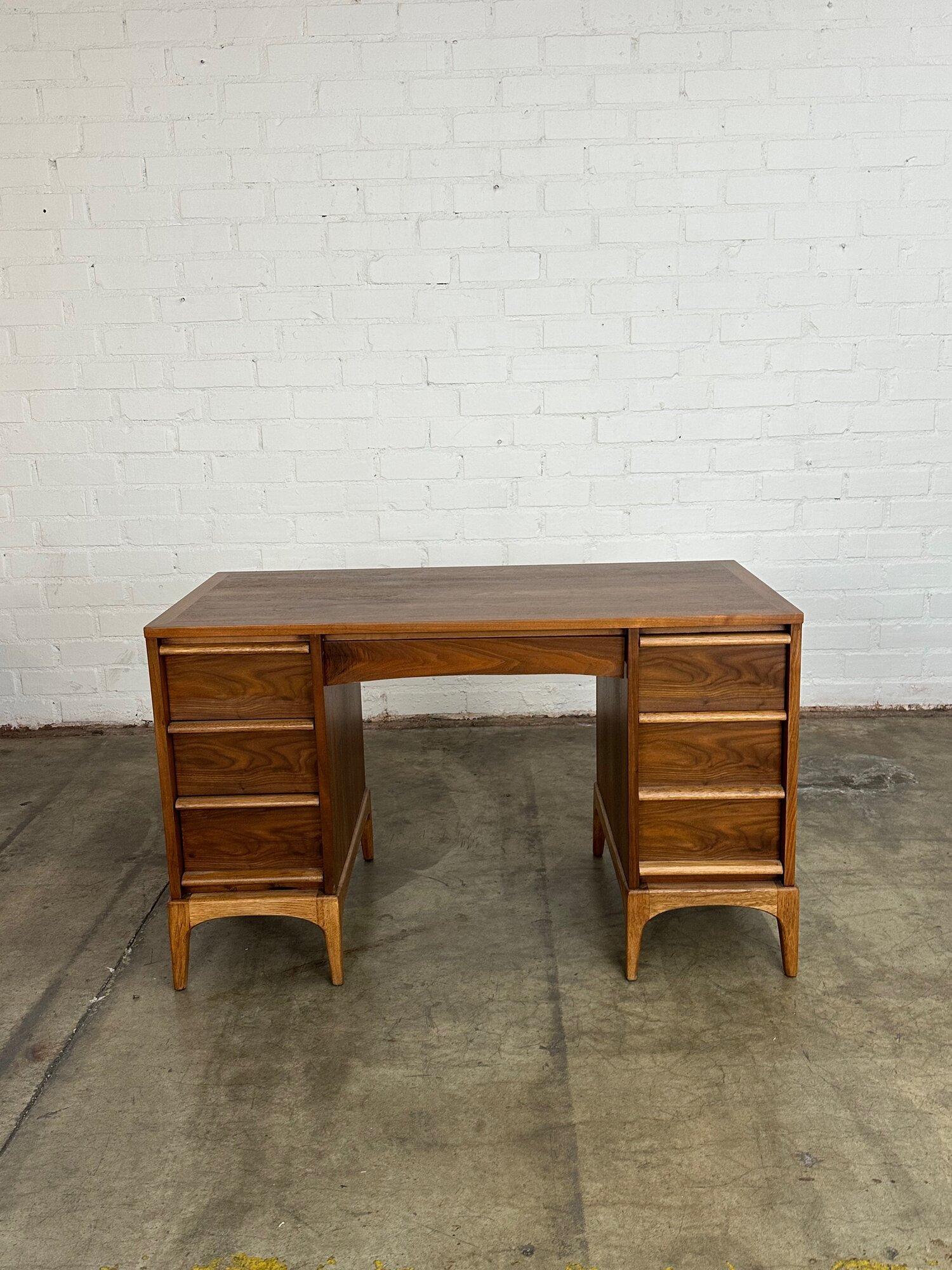 W48 D23 H29 KC25

Mid century two toned sculptural pull desk by Lane. Desk has been fully refinished and is structurally sound.