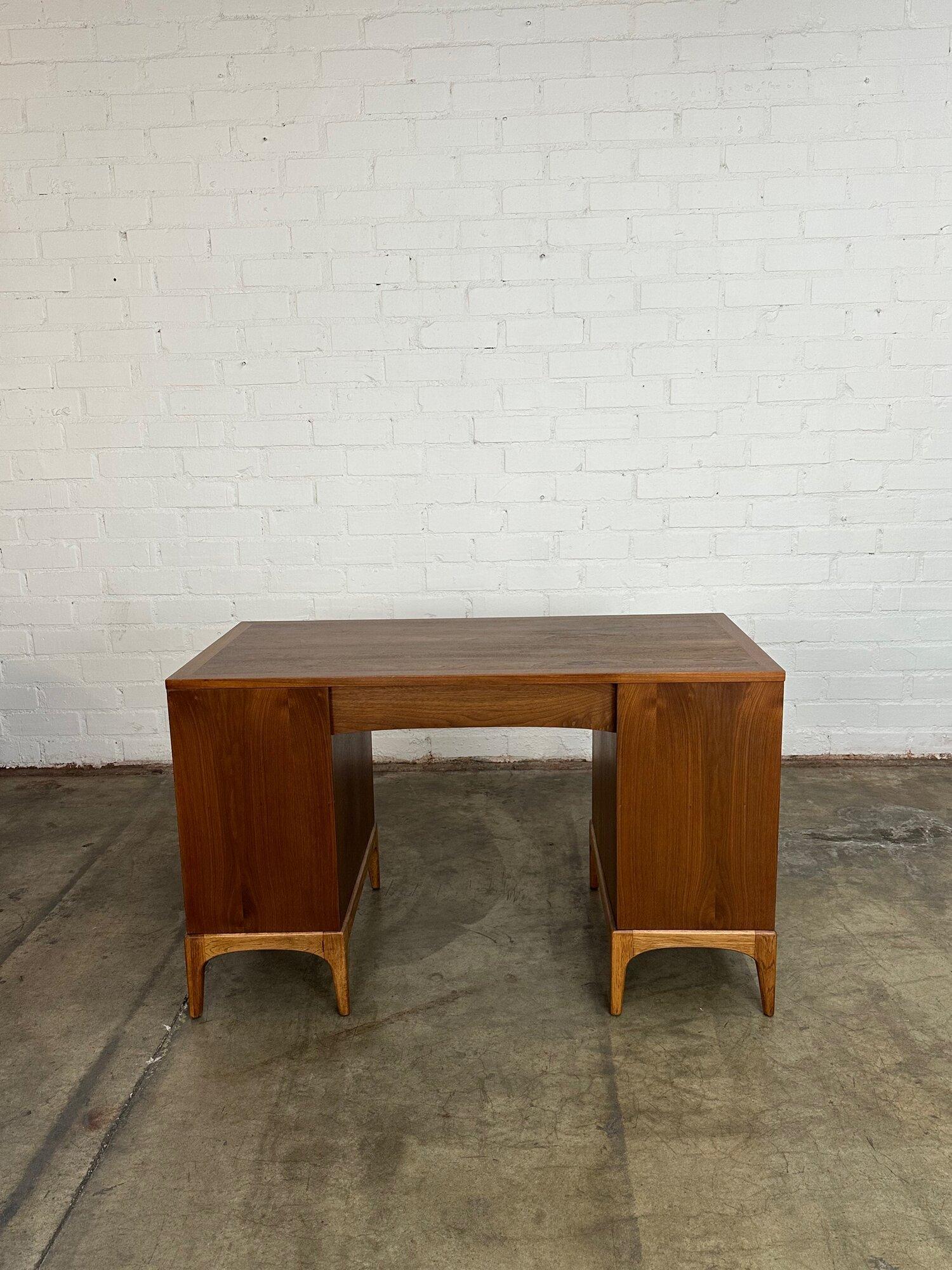 Compact Mid Century Desk by Lane 1