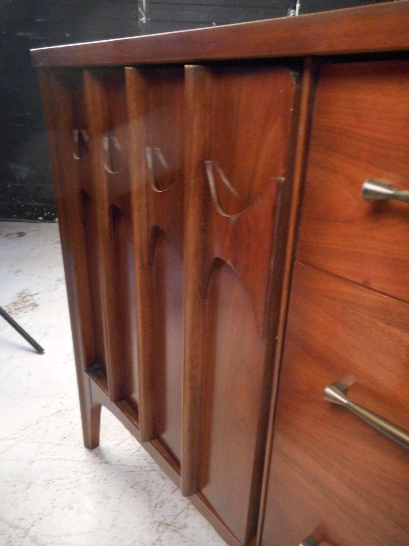 Compact Mid-Century Kent Coffey Perspecta Credenza In Good Condition In Brooklyn, NY