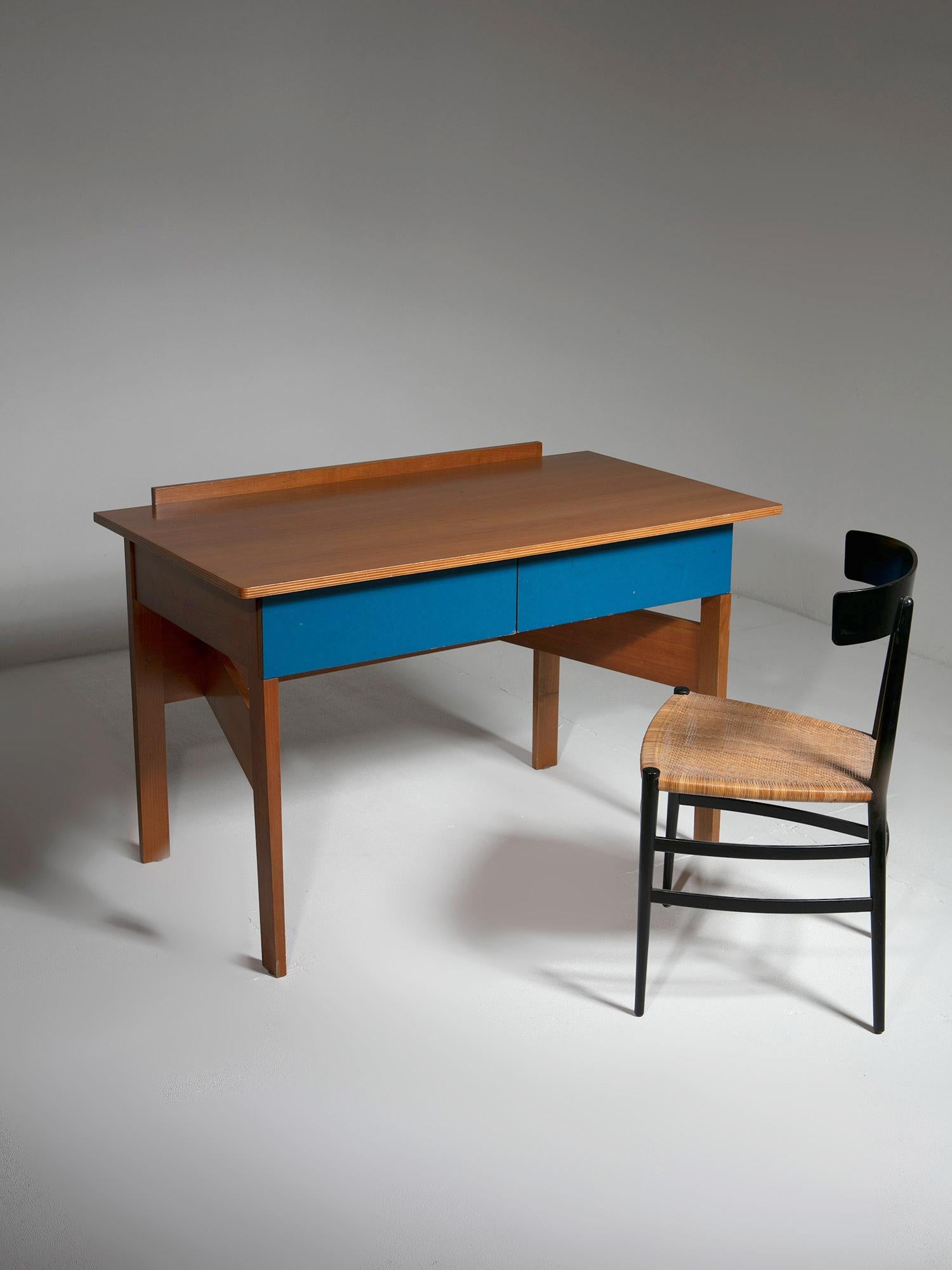 Compacter Schreibtisch aus Sperrholz im Stil von Gerrit Rietveld, Italien, 1970er Jahre im Angebot 4
