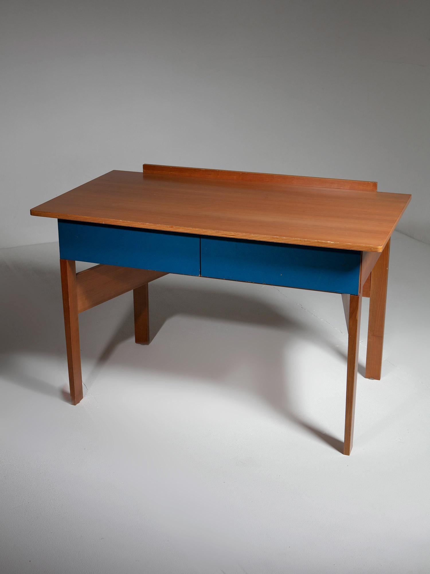 Compact Plywood Desk in the Style of Gerrit Rietveld, Italy, 1970s In Fair Condition For Sale In Milan, IT