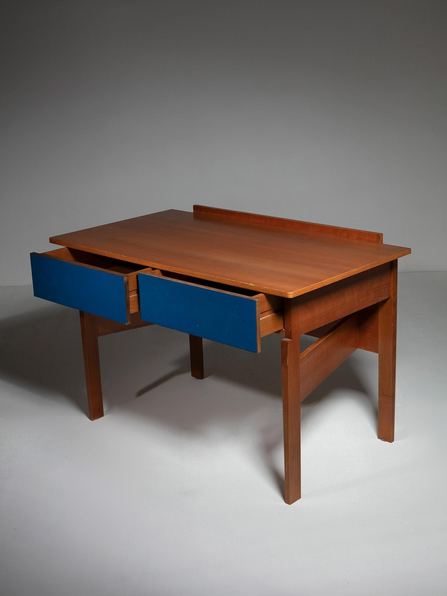 Compacter Schreibtisch aus Sperrholz im Stil von Gerrit Rietveld, Italien, 1970er Jahre (Ende des 20. Jahrhunderts) im Angebot