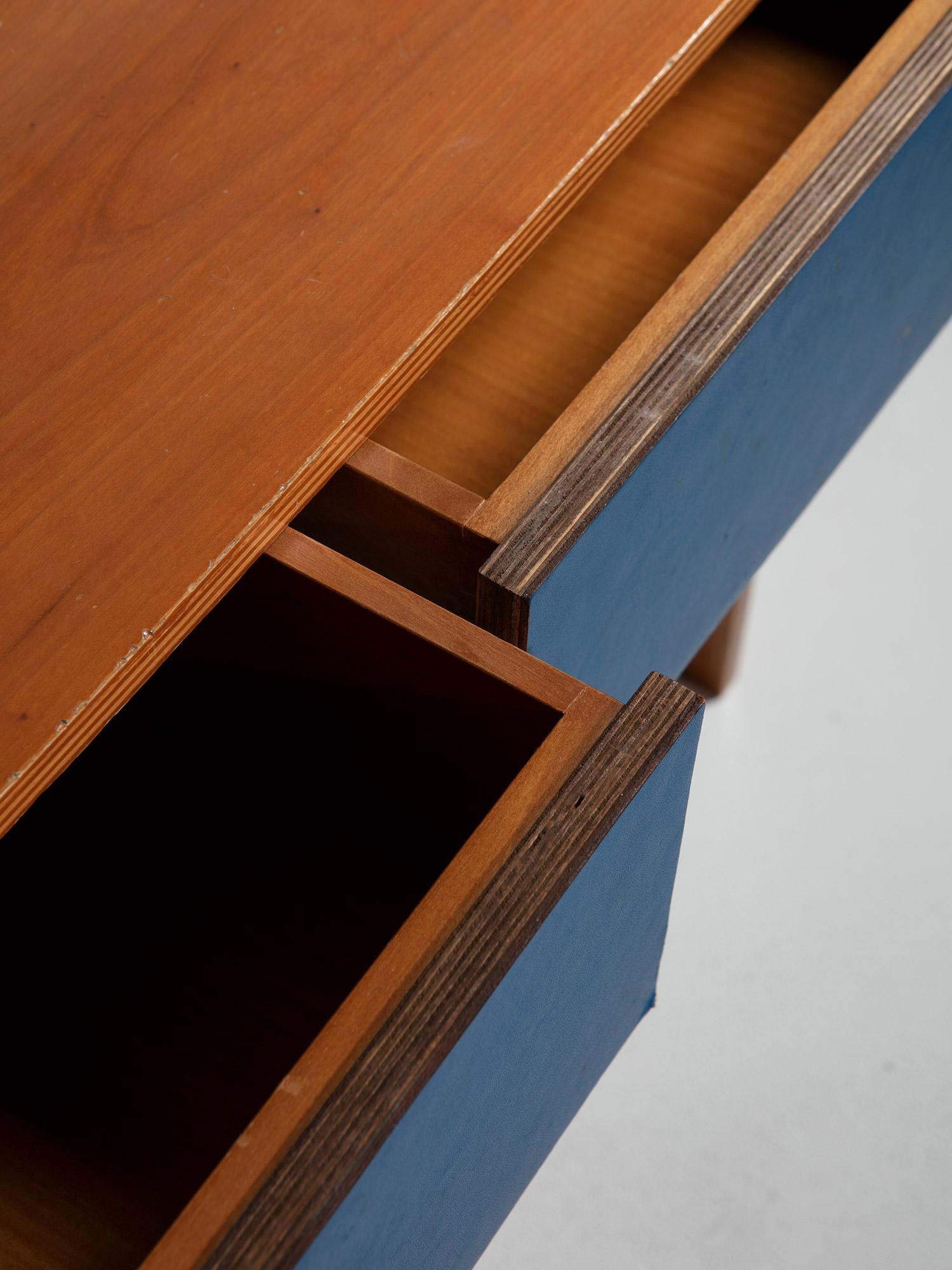 Compacter Schreibtisch aus Sperrholz im Stil von Gerrit Rietveld, Italien, 1970er Jahre im Angebot 1