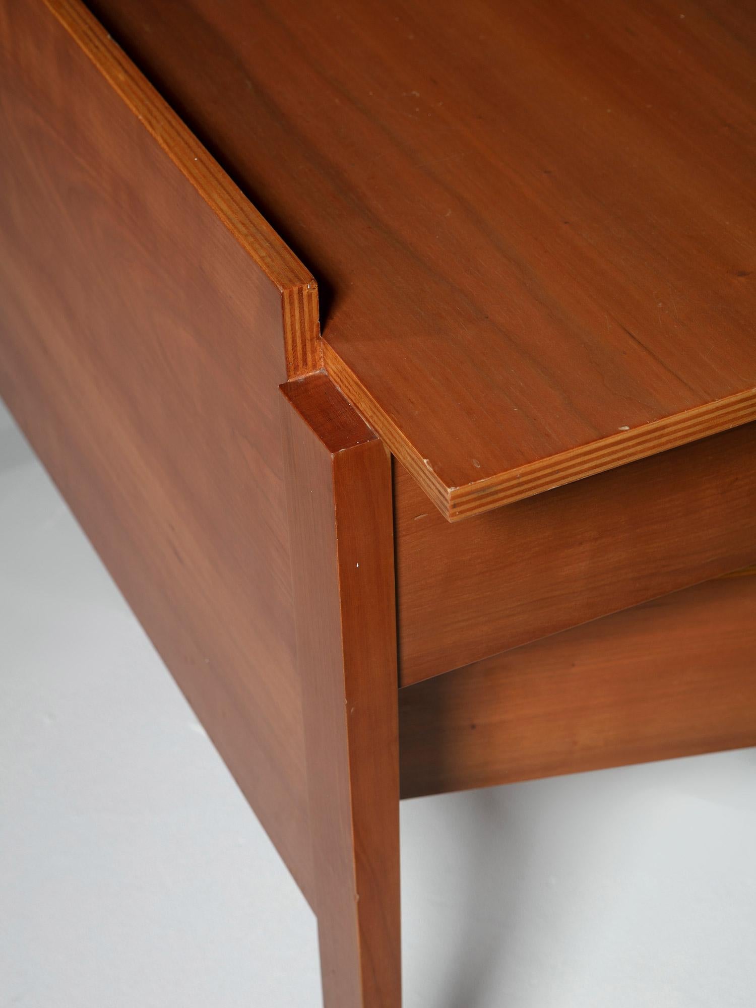 Compacter Schreibtisch aus Sperrholz im Stil von Gerrit Rietveld, Italien, 1970er Jahre im Angebot 3