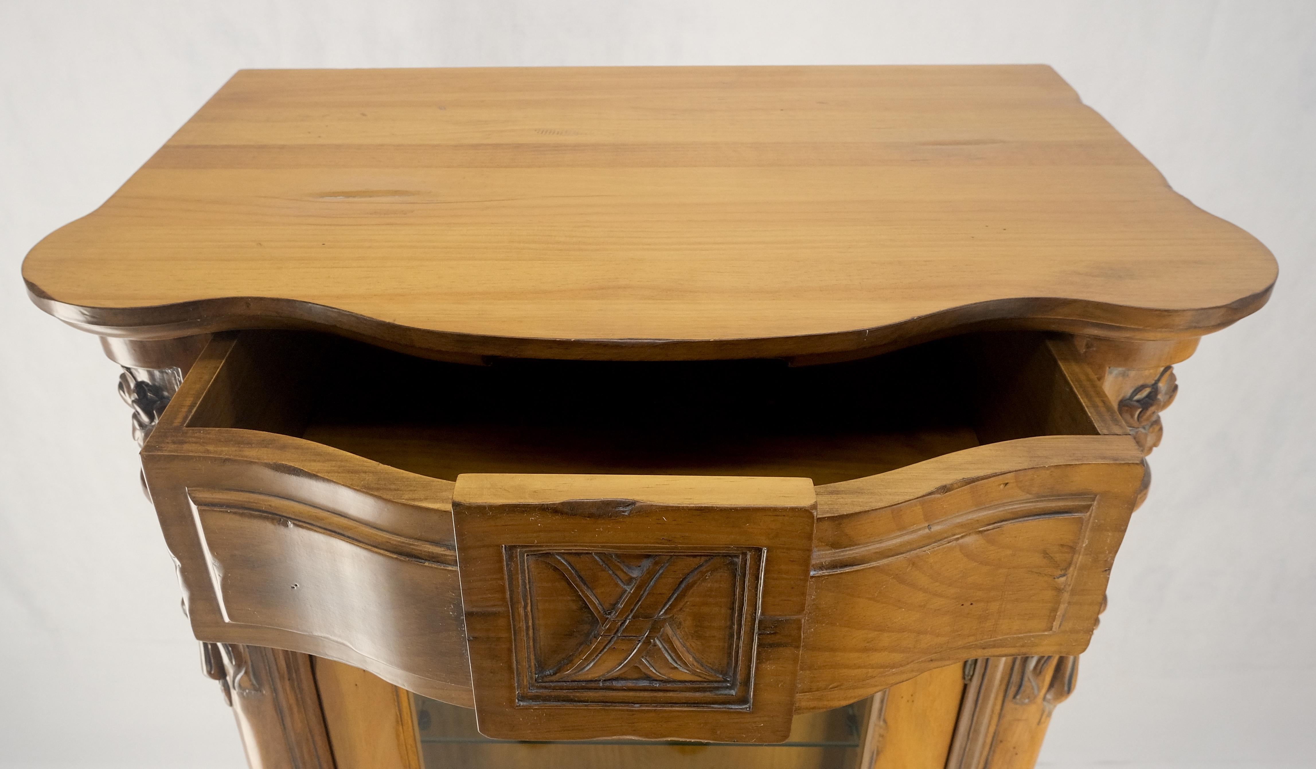 Cabinet Curio Italiano Compatto Regency ad un'anta intagliata largo 26