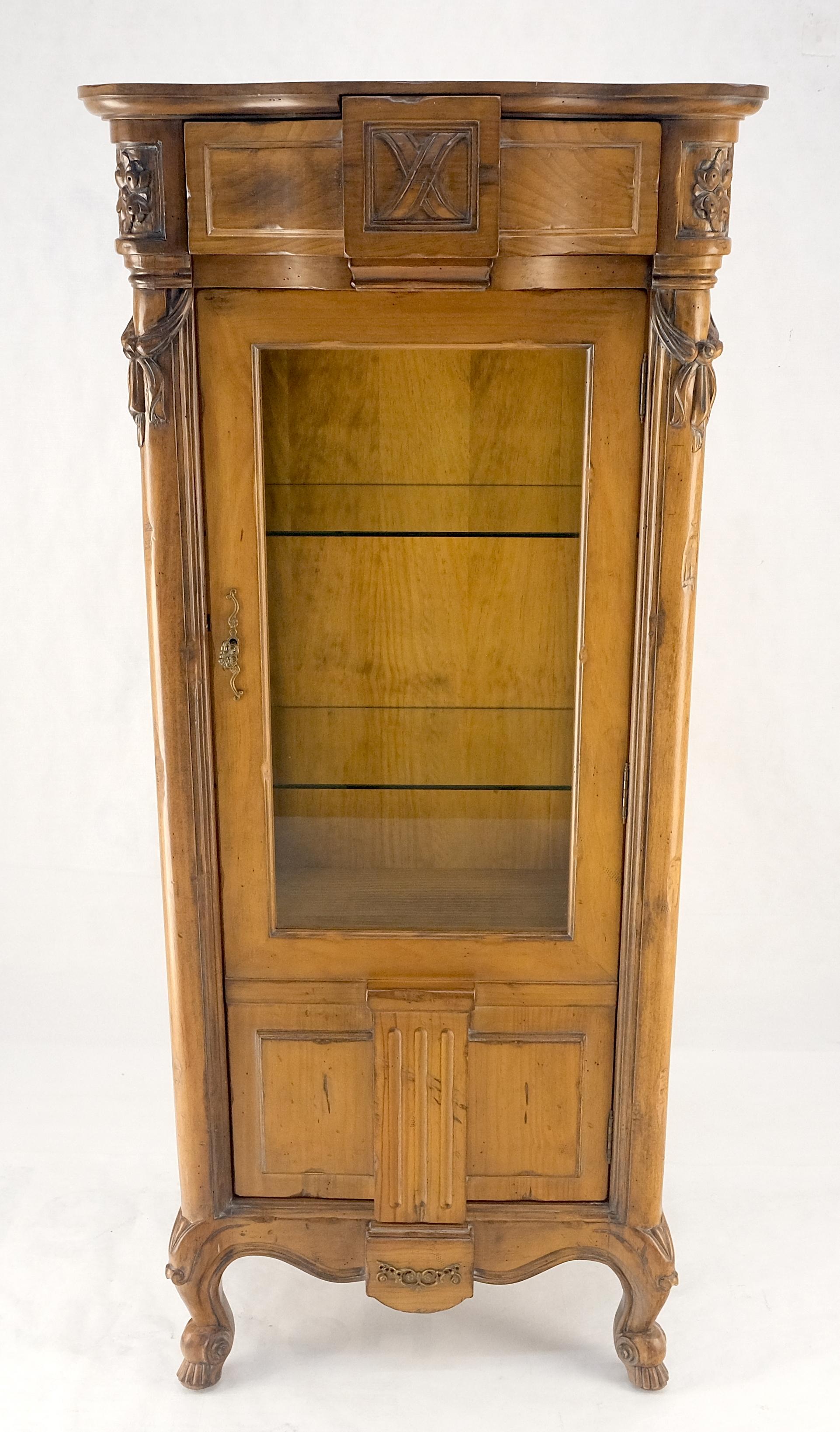 Mid-Century moderno Cabinet Curio Italiano Compatto Regency ad un'anta intagliata largo 26