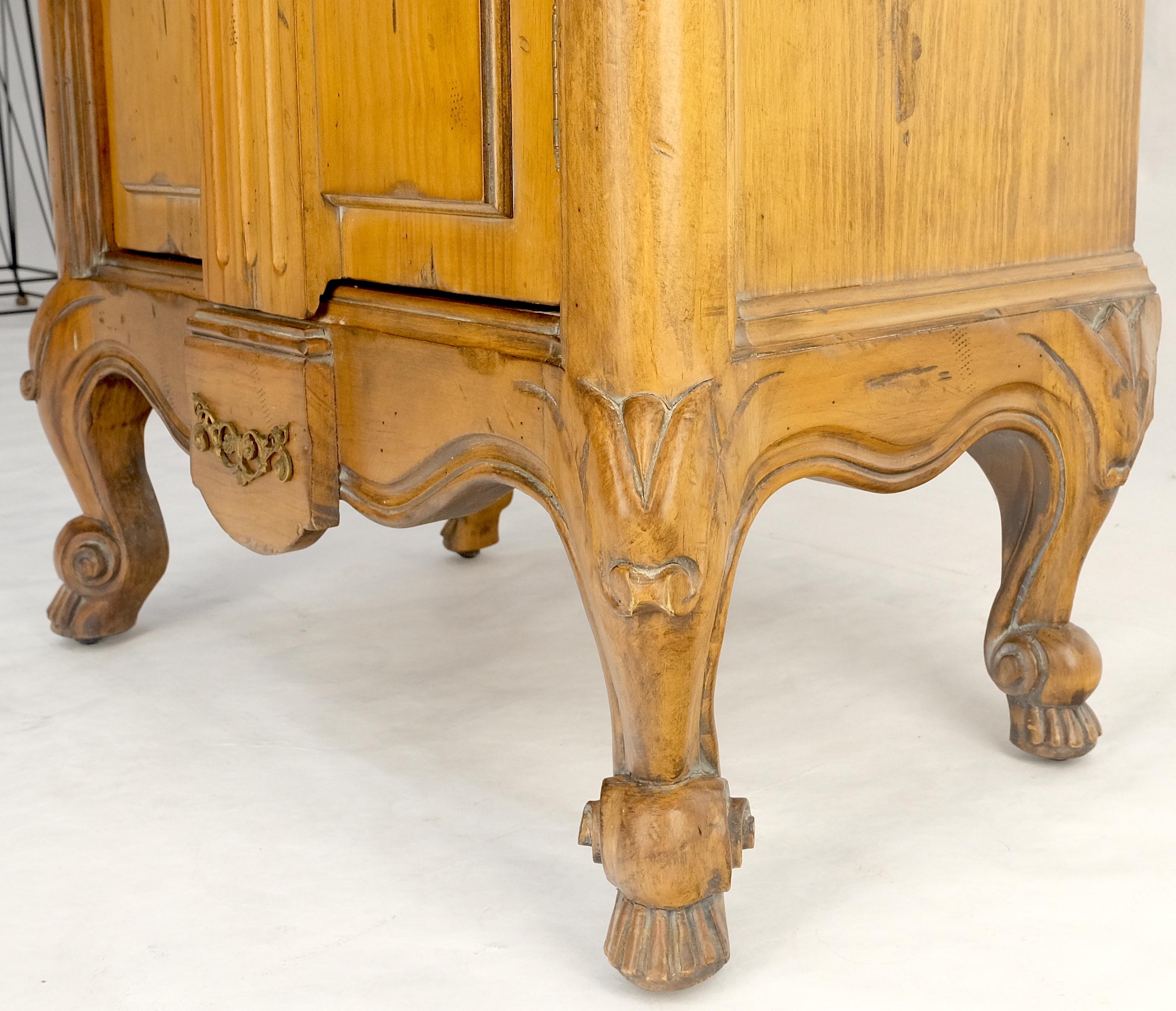 Cabinet Curio Italiano Compatto Regency ad un'anta intagliata largo 26
