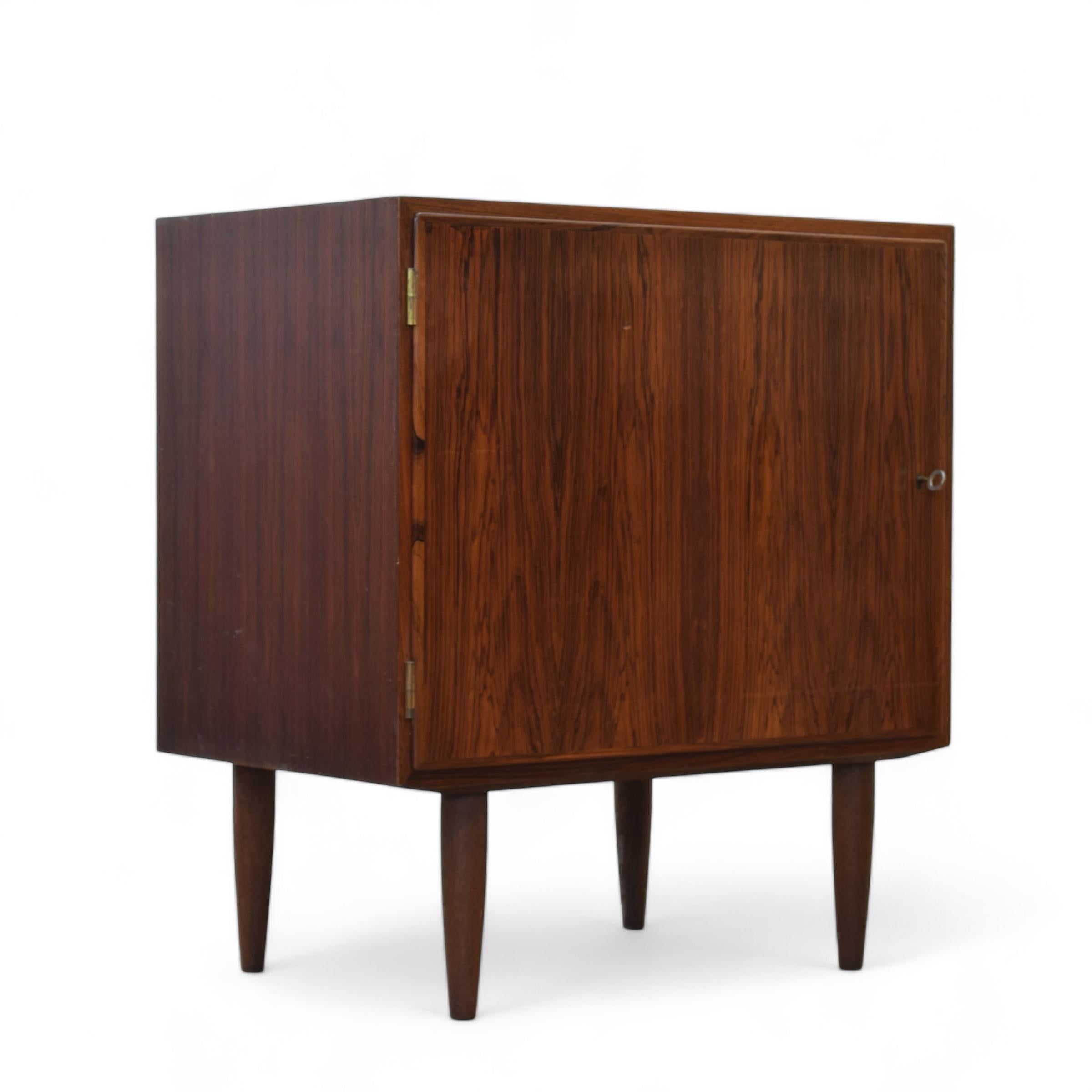 Condit : Excellent état Vintage - Surface finie

Dimensions : 27.75
