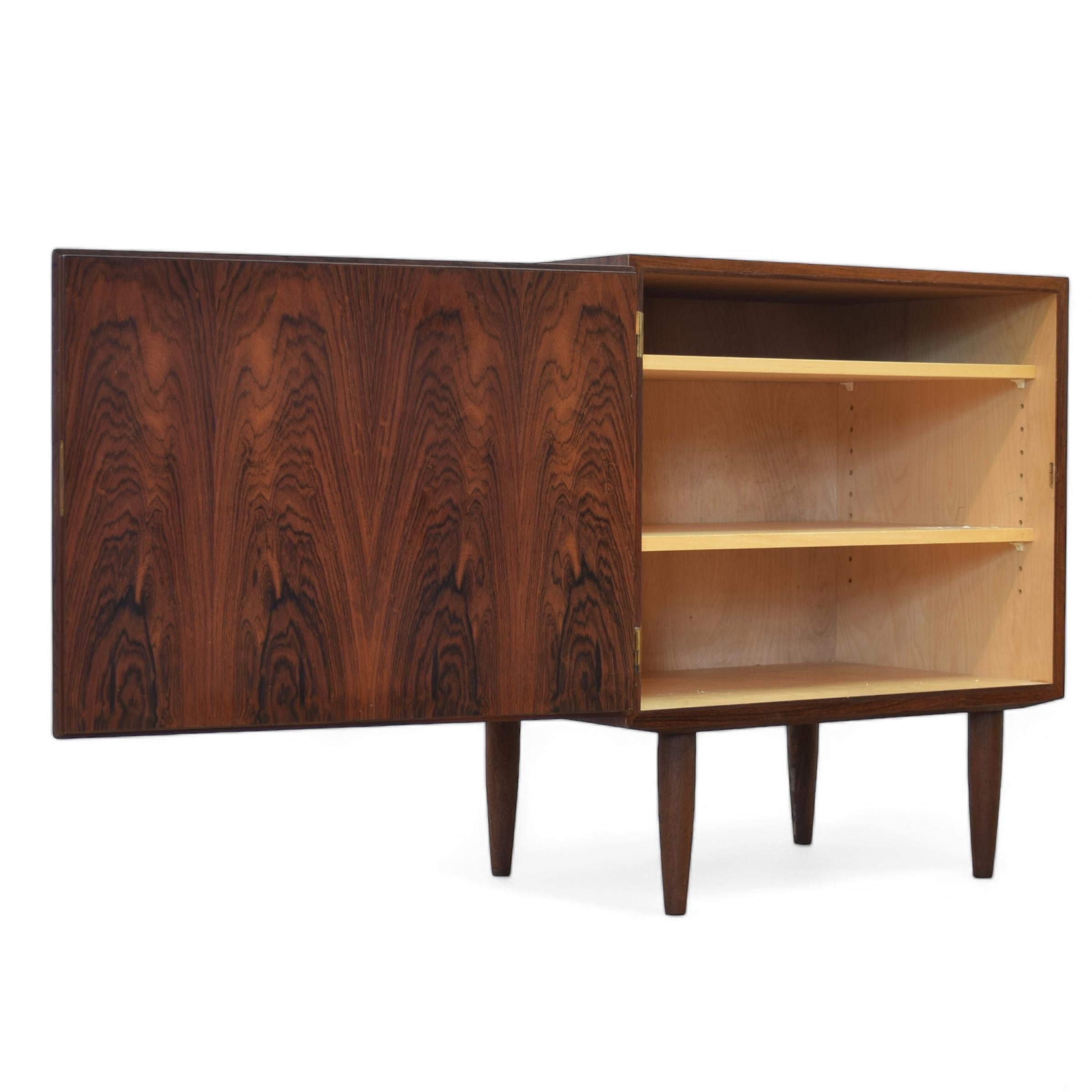 Mid-Century Modern Enfilade compact en bois de rose de Poul Hundevad en vente