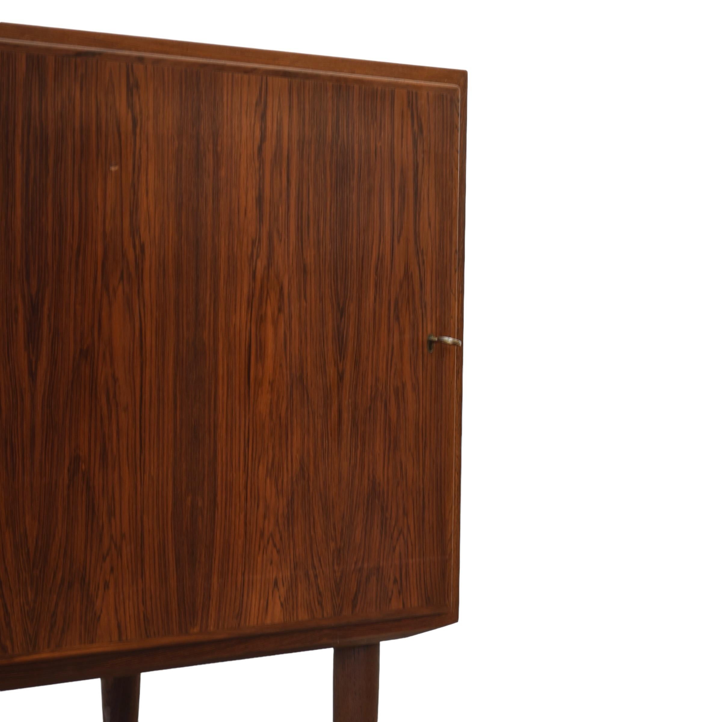 Danois Enfilade compact en bois de rose de Poul Hundevad en vente