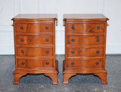 COMPACT SERPENTINE FRONT PAIR OF GEORGIAN STYLE YEW WOOD BEDSIDE NiGHTSTANDS