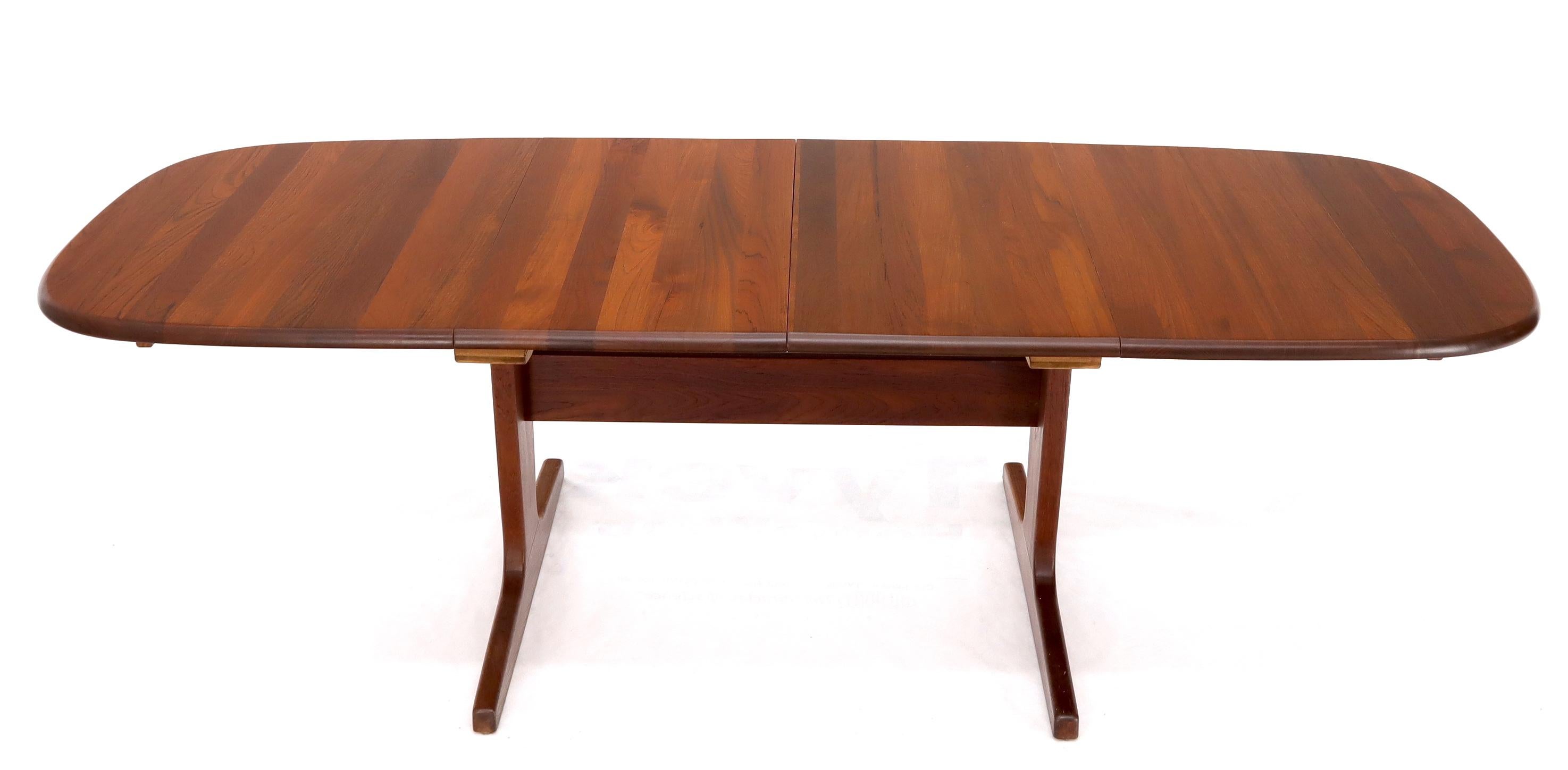 Compact Solid Teak Danish Mid-Century Modern Dining Table with Two Leaves For Sale 4