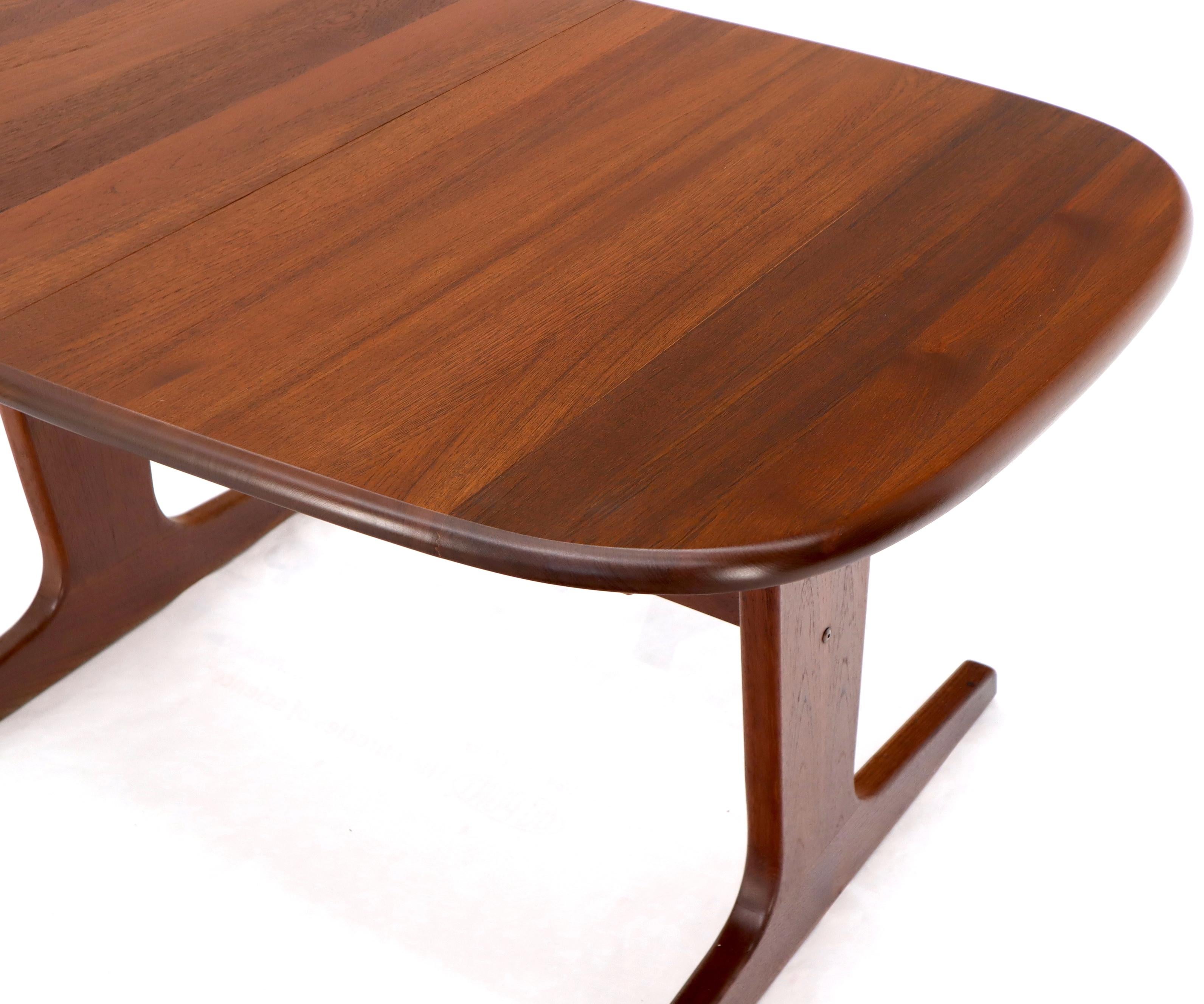 Compact Solid Teak Danish Mid-Century Modern Dining Table with Two Leaves In Excellent Condition For Sale In Rockaway, NJ