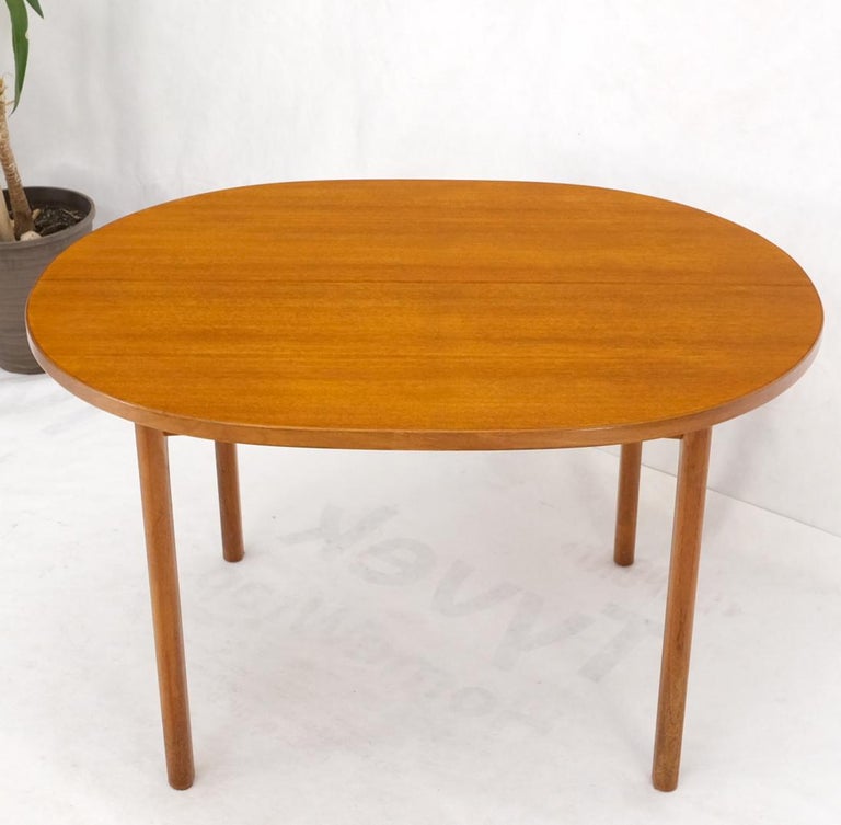 Compact Teak Danish Mid-Century Modern Dining Table w/ Large Leaves Extensions For Sale 11