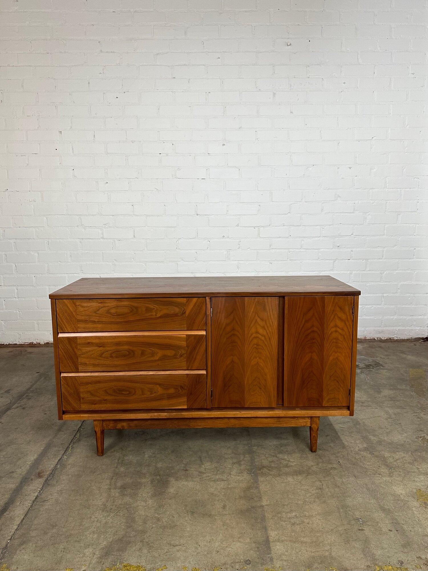 Compact Walnut Credenza by Basset 3