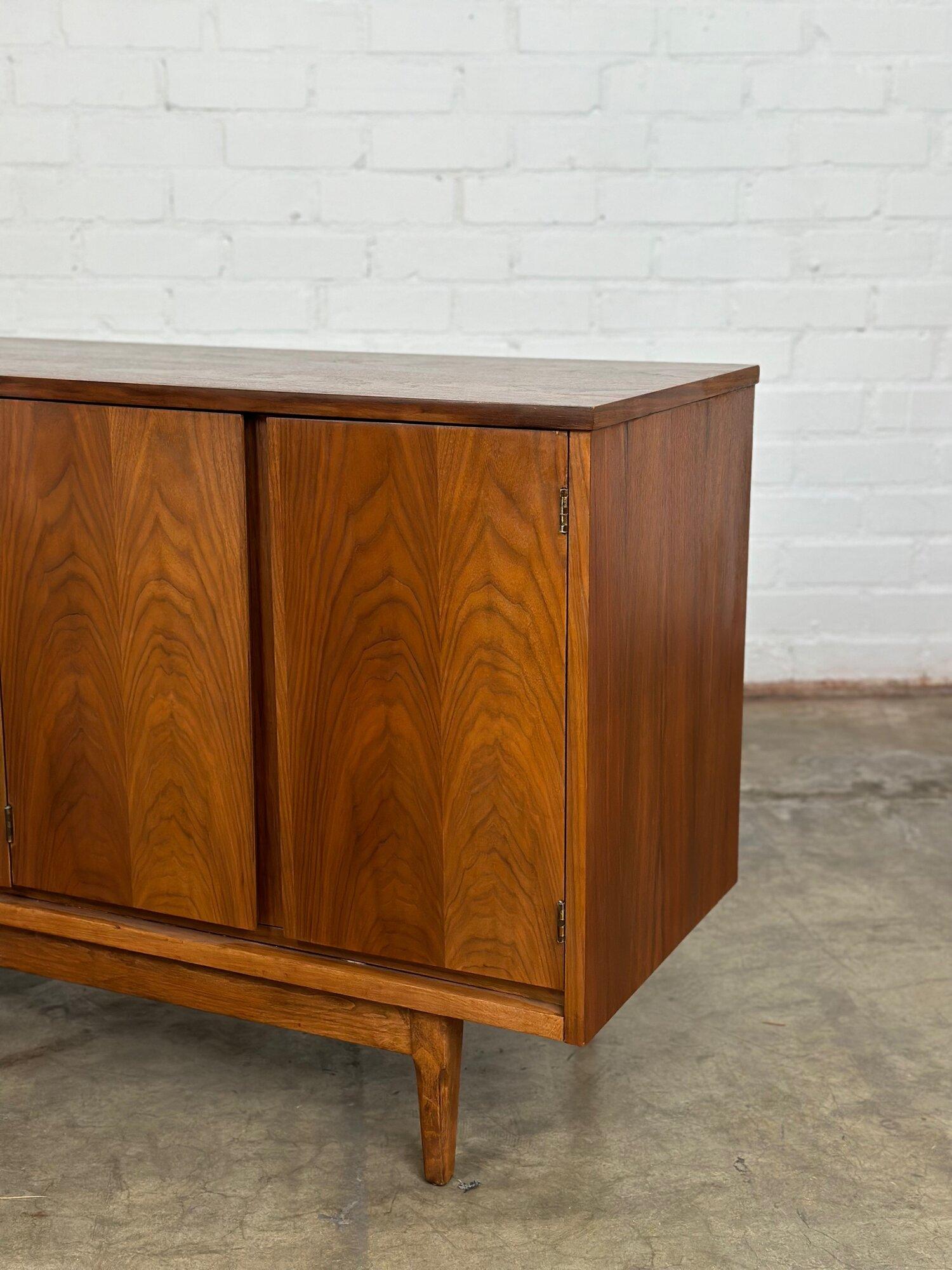 Compact Walnut Credenza by Basset 1