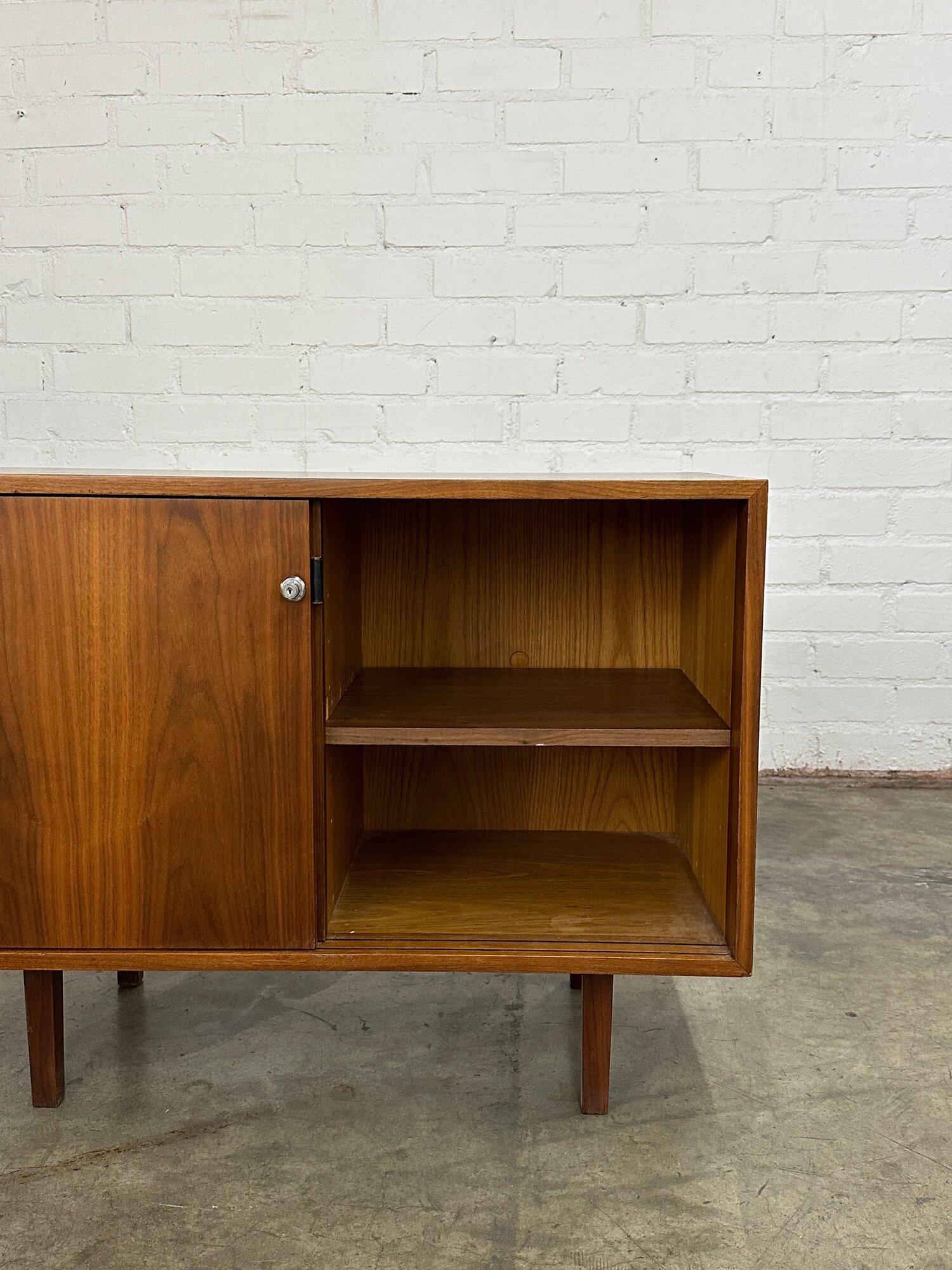 Compact walnut credenza by knoll In Good Condition For Sale In Los Angeles, CA