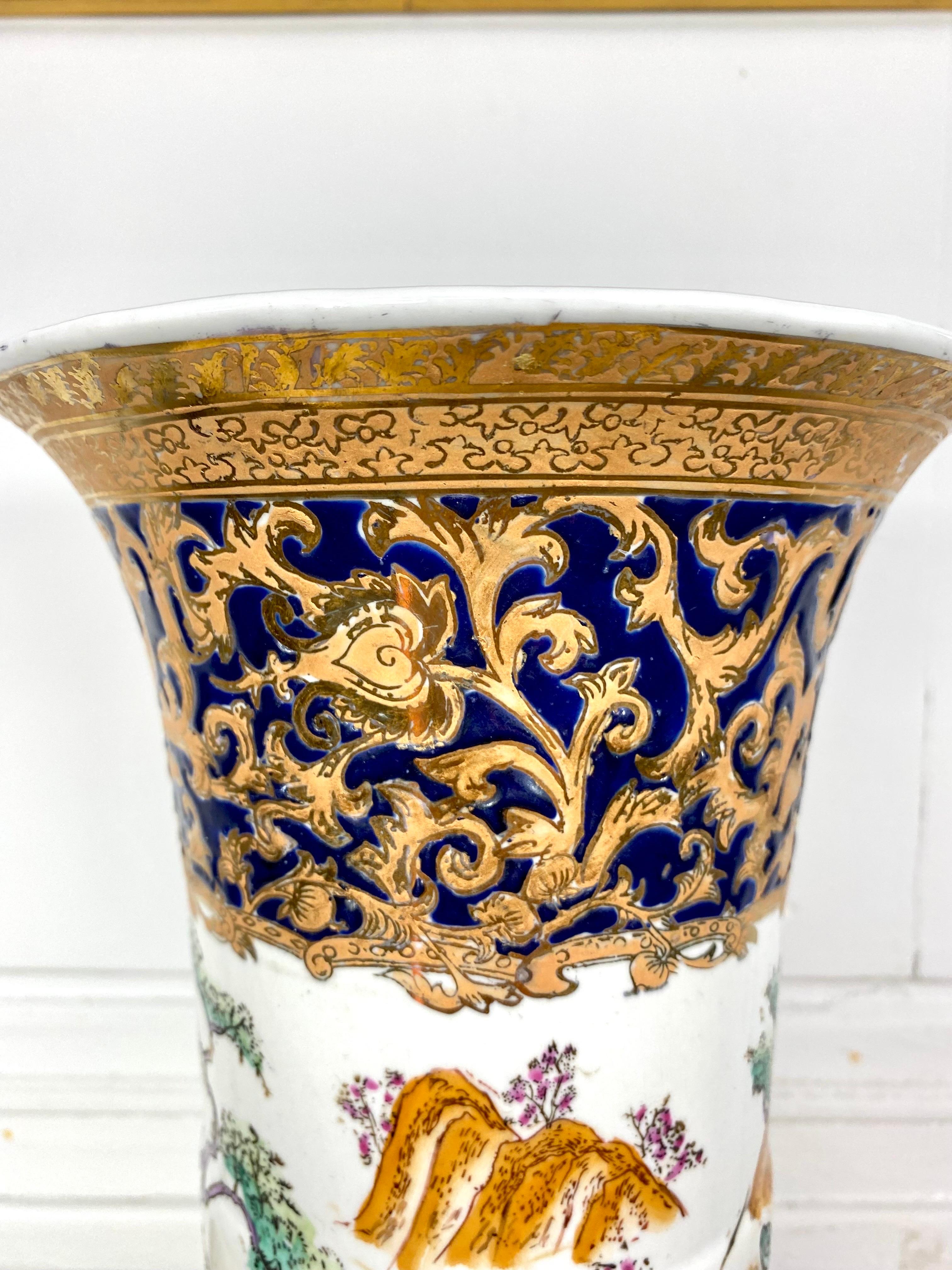 Compagnie Des Indes Porcelain Cornet Vase with Hunting Scene 19th Century, China 4