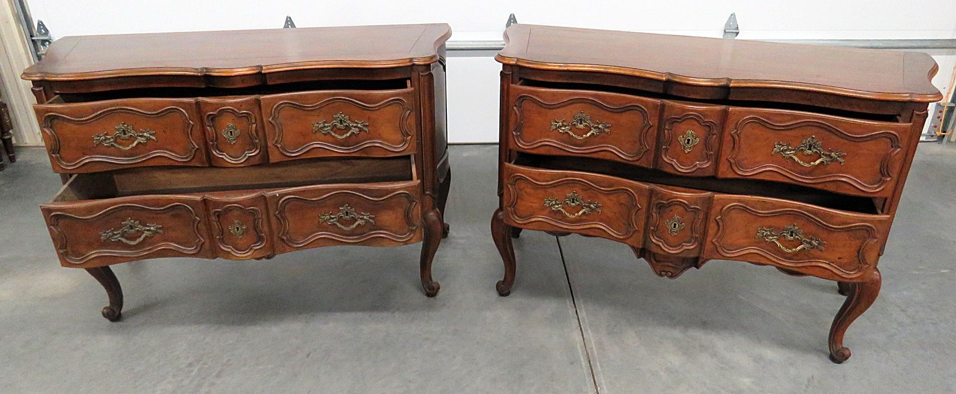 Companion Pair of Baker Country French Louis XV Commodes Nightstands C1960 5