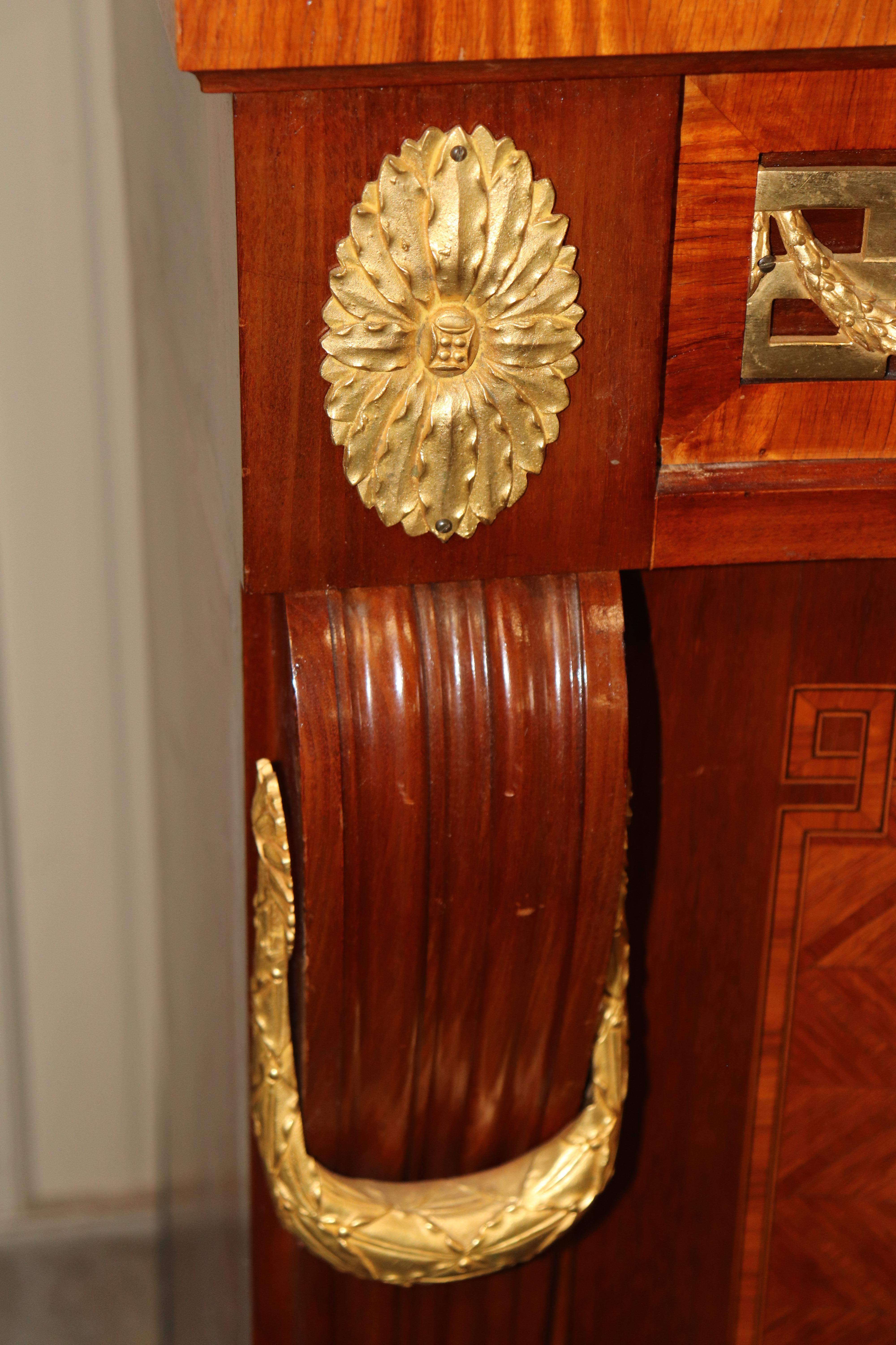 Coppia di orologi francesi in bronzo dorato De Cooene Freres Attr. Buffet in vendita 4