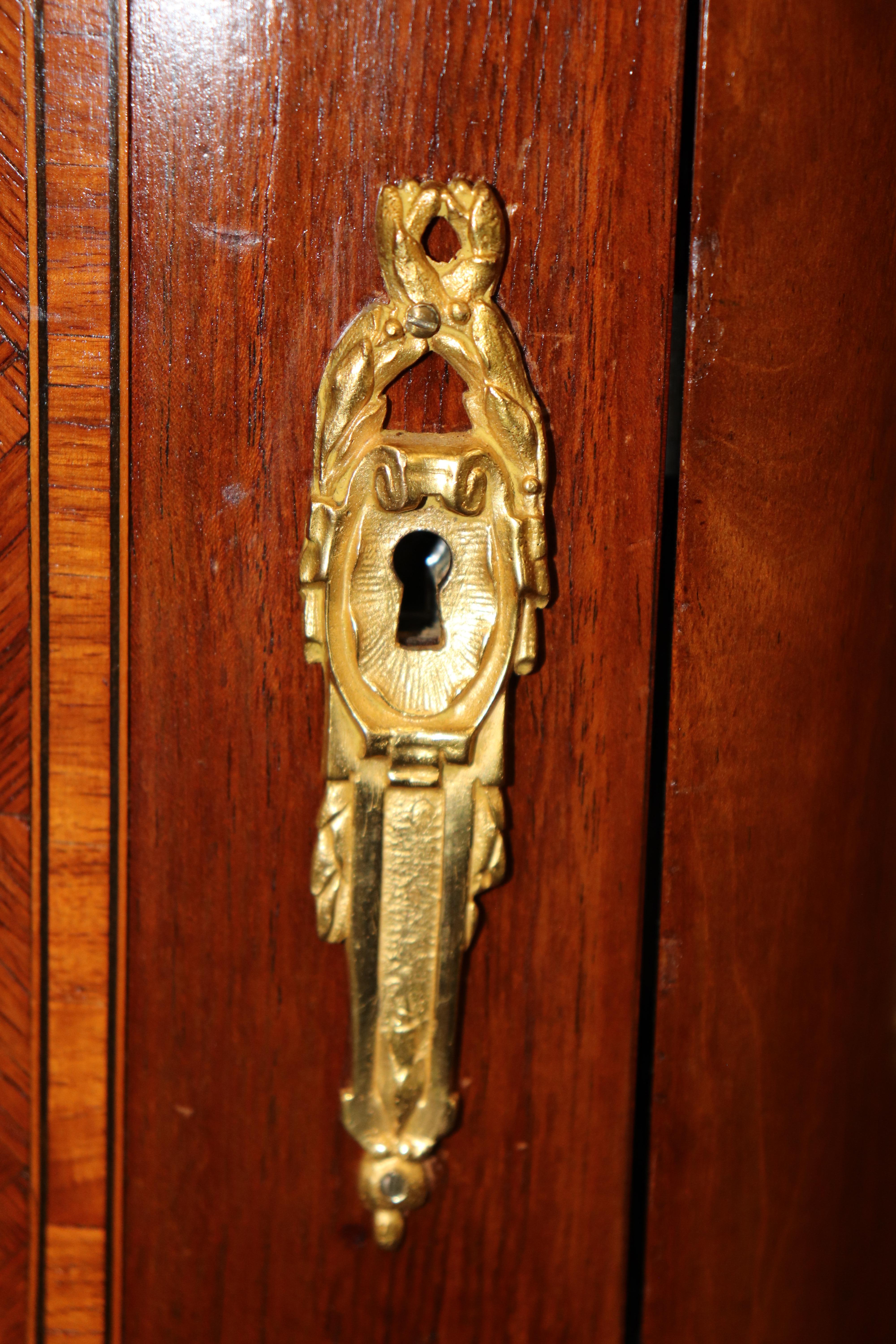 Coppia di orologi francesi in bronzo dorato De Cooene Freres Attr. Buffet in vendita 7