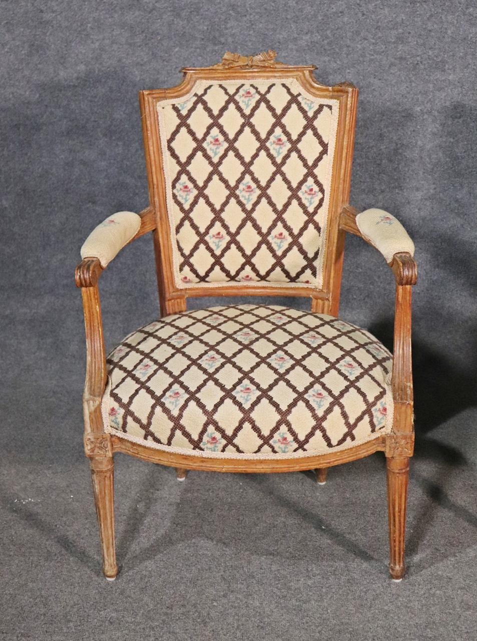 Companion Pair of Nearly Identical French Louis XVI Armchairs, Circa 1900 In Good Condition For Sale In Swedesboro, NJ