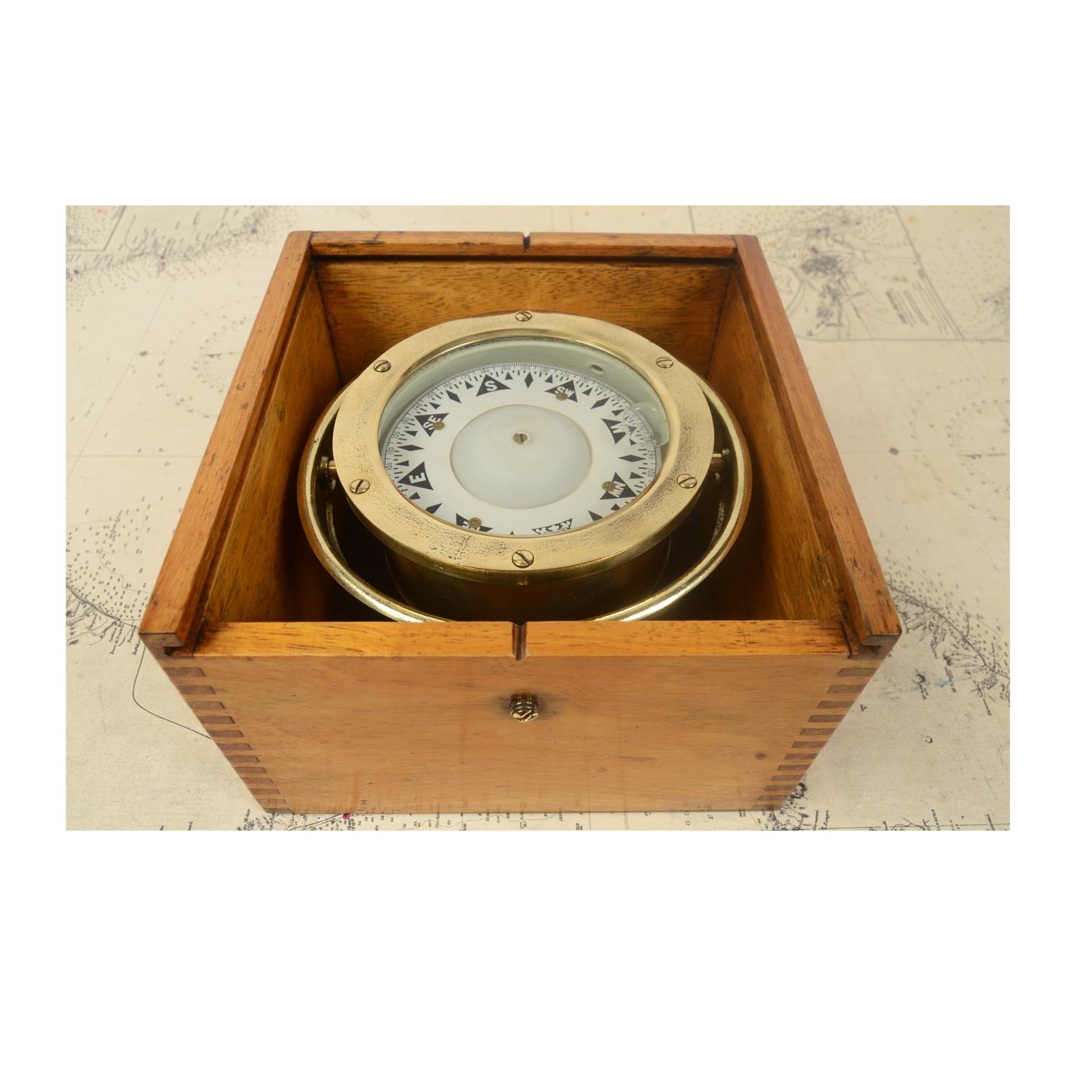 Early 20th Century 1900s Sestrel  Antique Nautical Magnetic Compass in its Original Wooden Box   