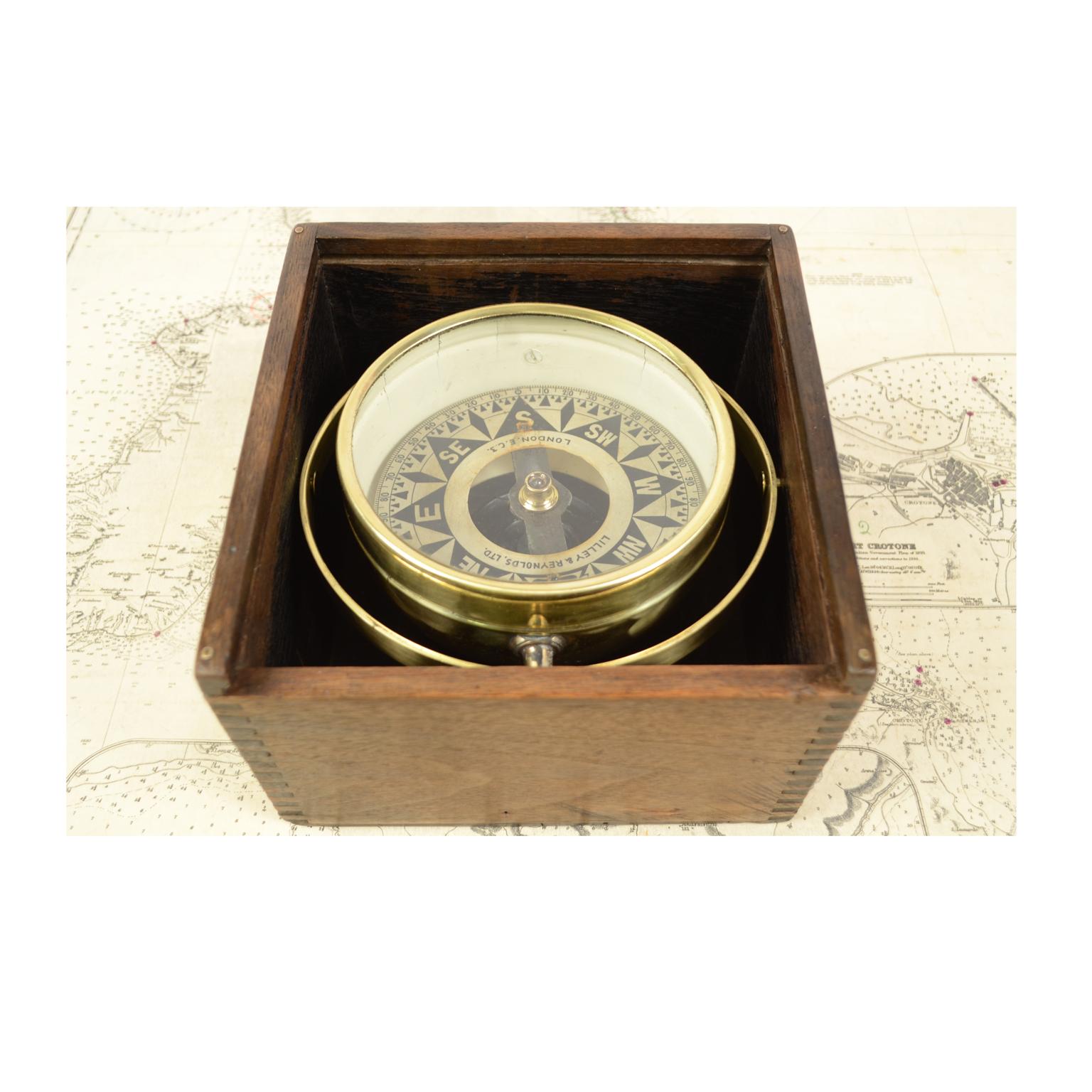 Compass Lilley & Reynolds Ltd London Made in 1930s in Its Original Wooden Box In Good Condition In Milan, IT