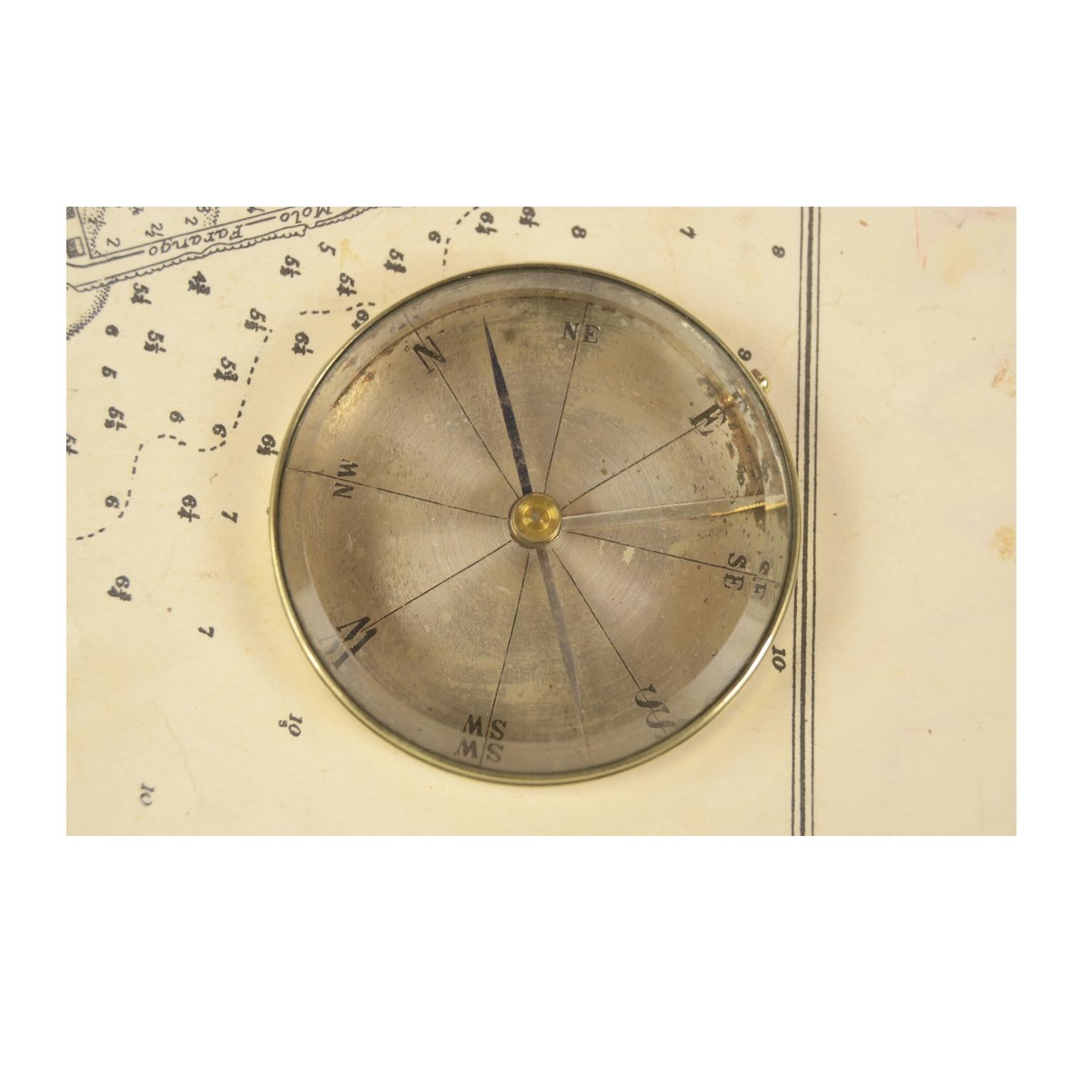 Small travel compass made of turned brass with lid, eight winds compass card of engraved and chromed brass, complete with needle block for calculating horizontal angles. French manufacture, early 1900s. Excellent condition, fully functional.